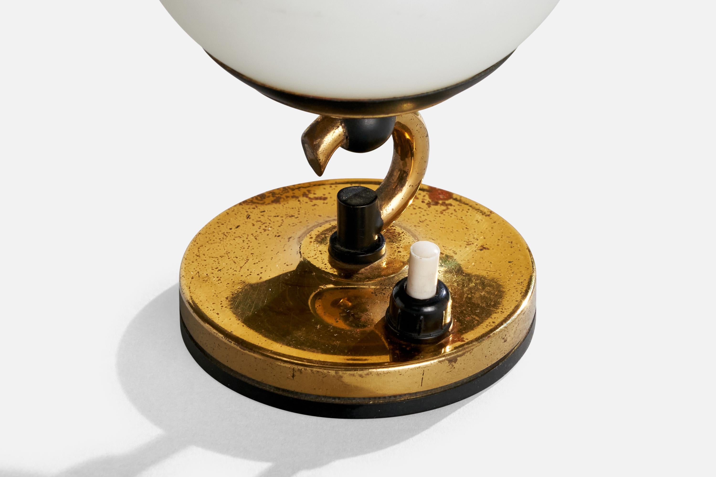 Designer italien, lampes de table, laiton, métal, verre, Italie, années 1960 en vente 1
