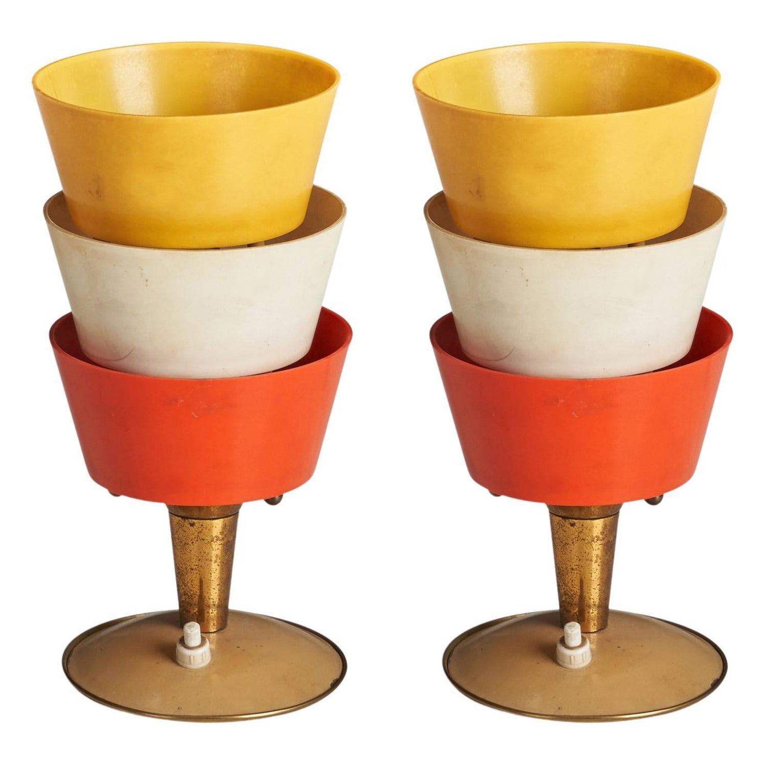 Créateur italien, lampes de bureau, laiton, acrylique jaune, blanc et rouge, Italie, années 1950 en vente