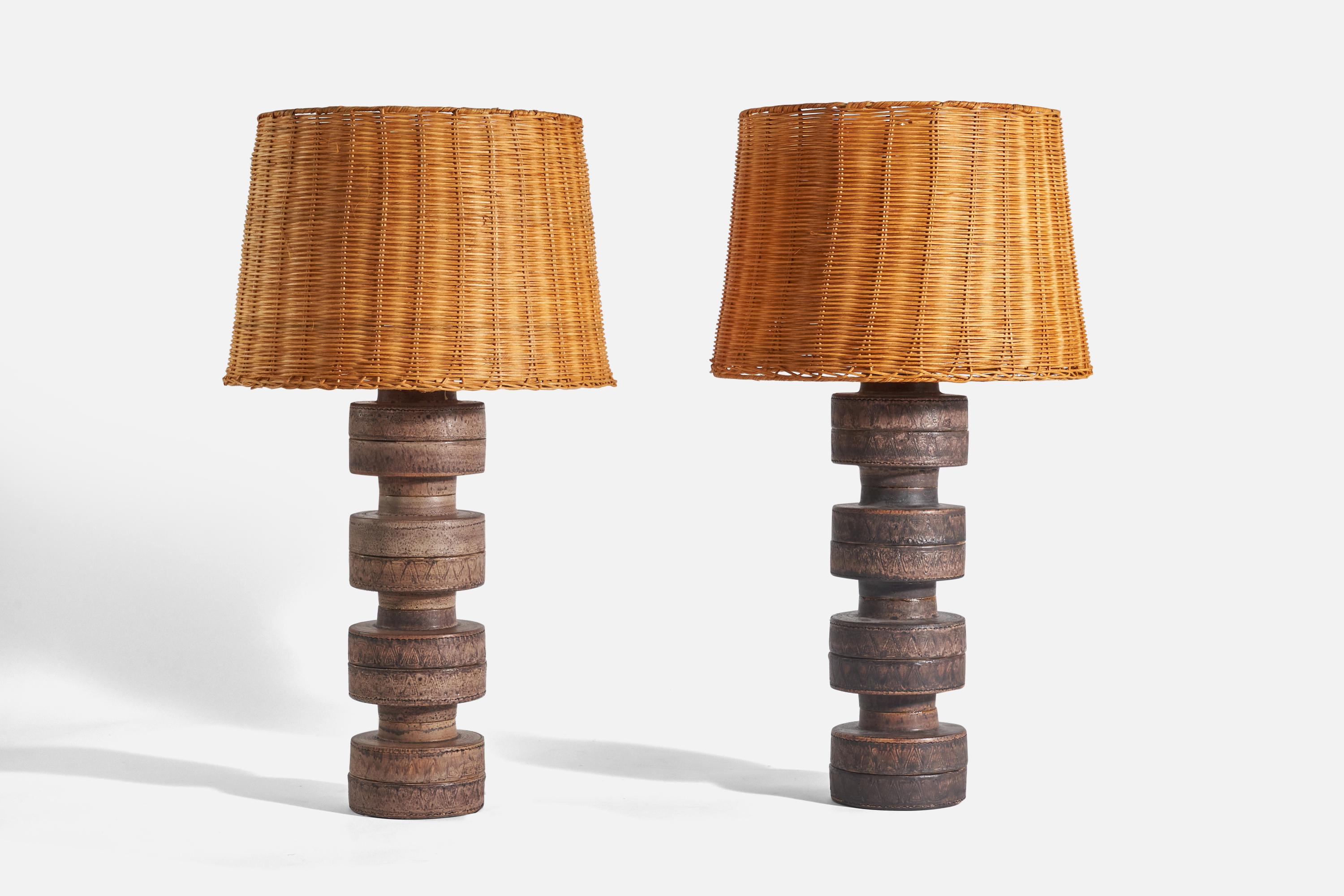 A pair of brown ceramic and rattan table lamps designed and produced in Italy, 1960s. 

Sold with Lampshade(s)
Dimensions of Lamp (inches) : 21.25 x 5.9 x 5.9 (Height x Width x Depth)
Dimensions of Shade (inches) : 13.75 x 16.75 x 11.5 (Top