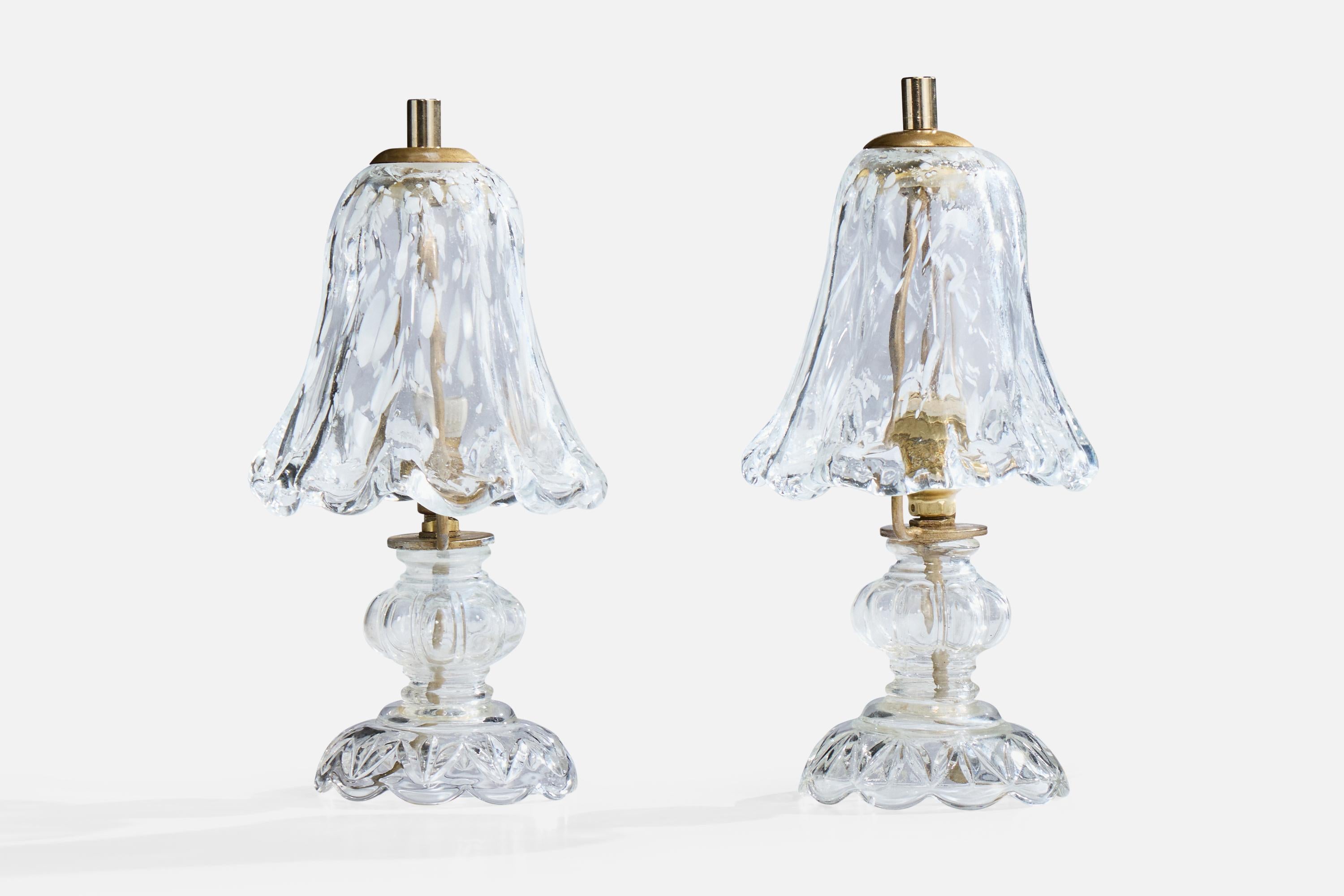 Paire de lampes de table en verre de Murano et en laiton, conçues et produites en Italie, C.C. 1950.

Dimensions de la lampe (pouces) : 9.5 