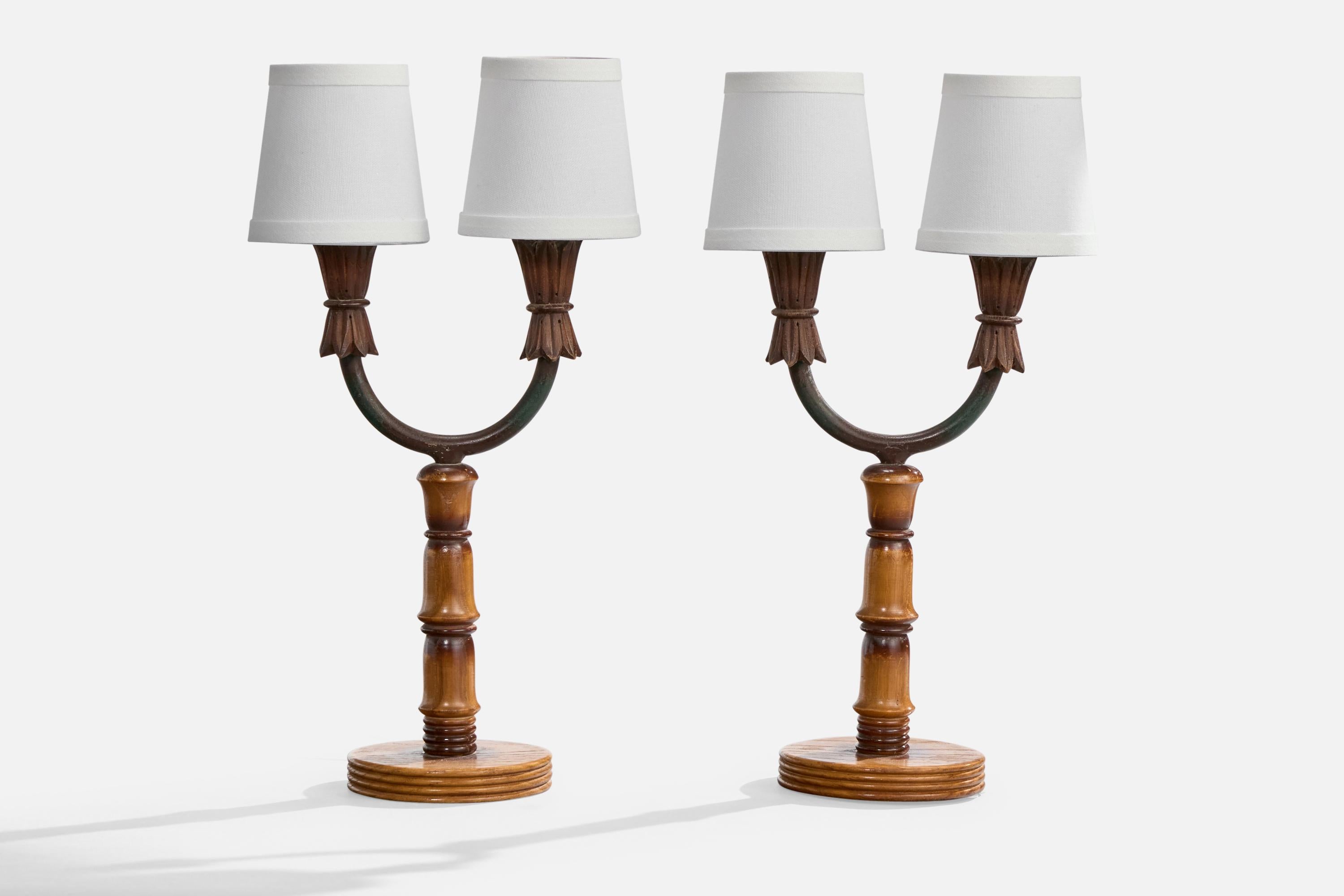 A pair of wood, green-painted iron and white fabric table lamps designed and produced in Italy, c. 1940s.

Dimensions of Lamp with Shade (inches): 16.5” H x 8.5” W x 4.75” D

Bulb Specifications: E-14 incandescent T8

Number of Sockets (per
