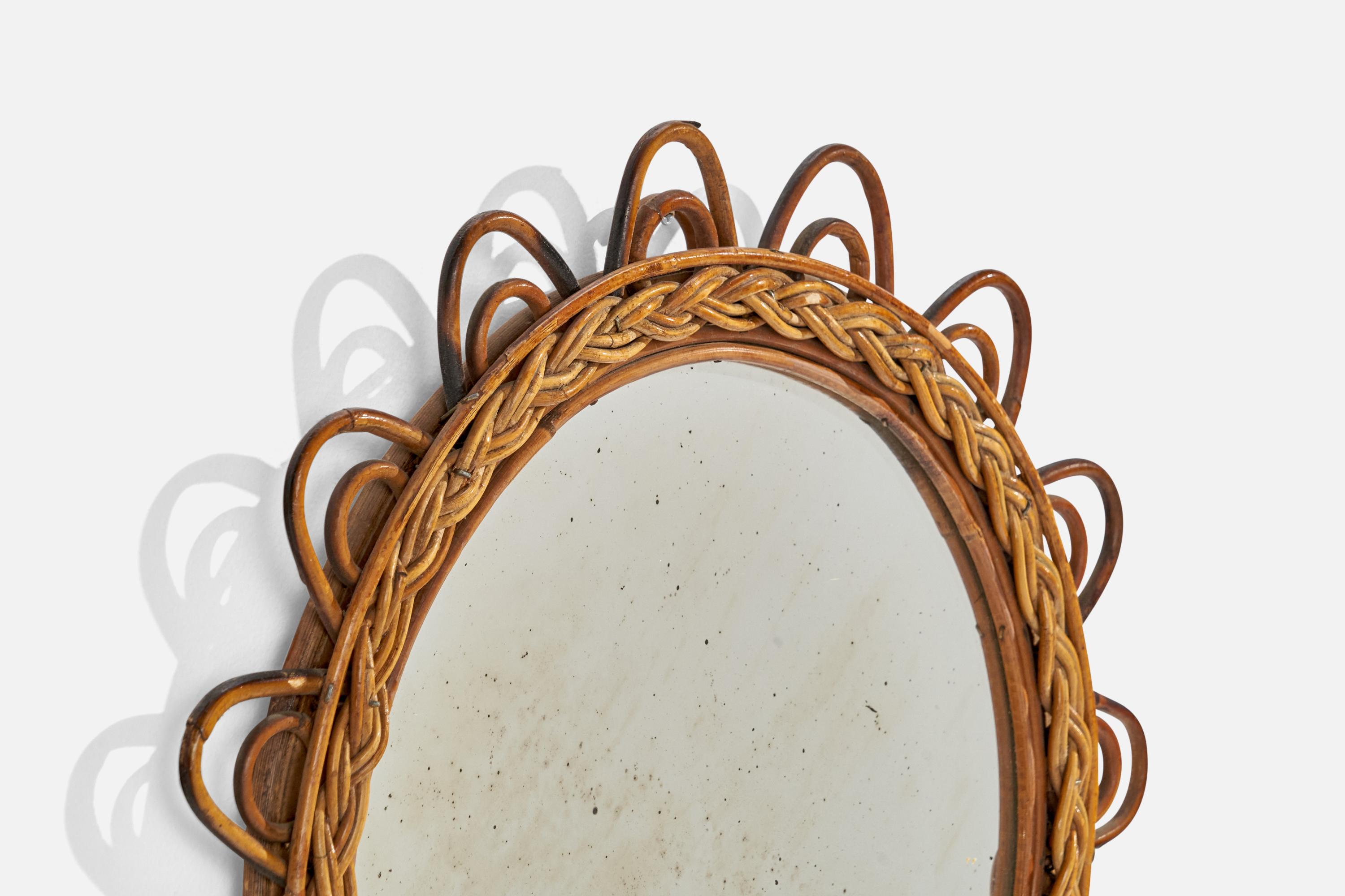 Mid-Century Modern Designer italien, miroir mural en forme de larme, Wood, miroir, Italie, c.C. 1950s en vente