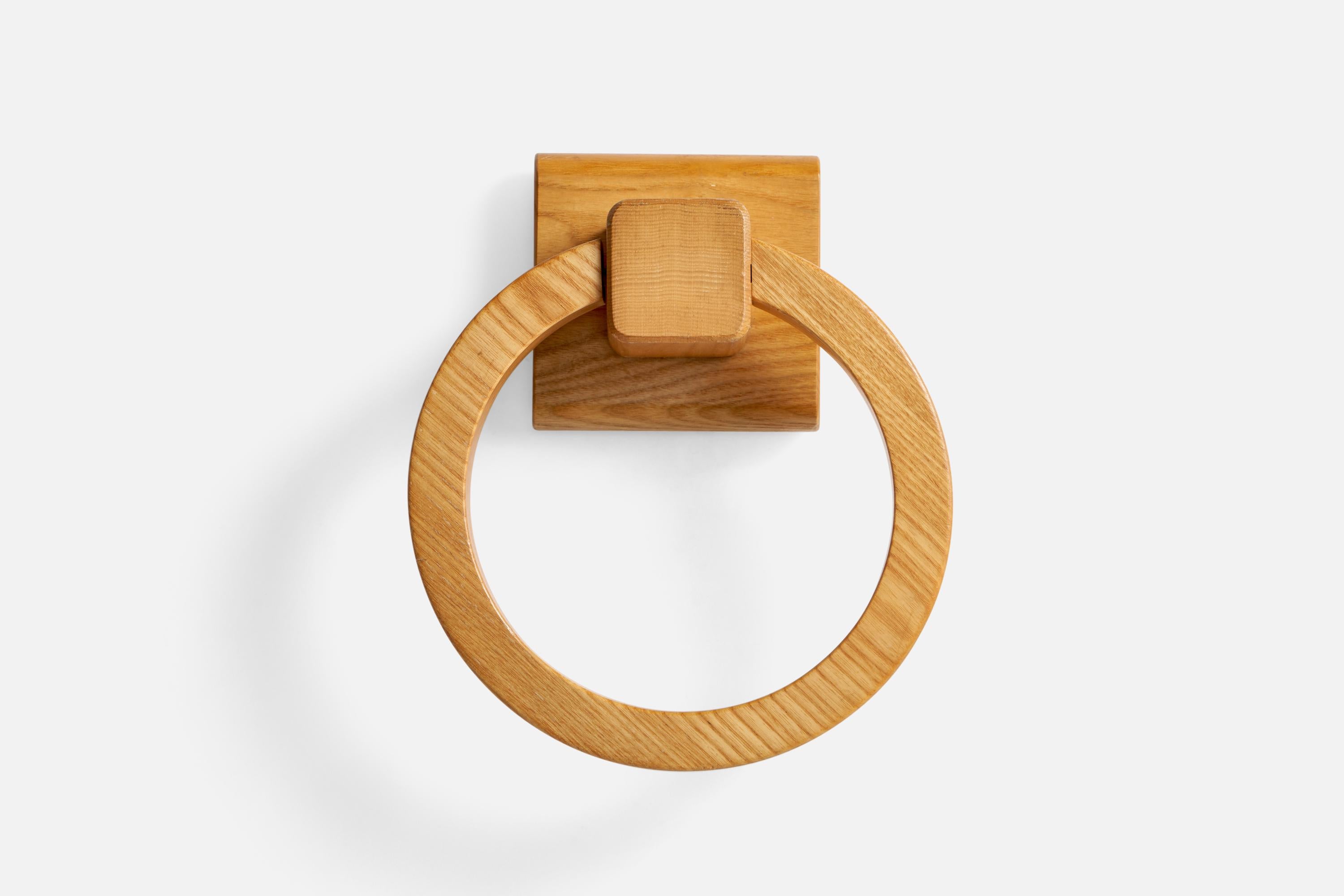 An oak towel hanger designed and produced in Italy, 1970s.