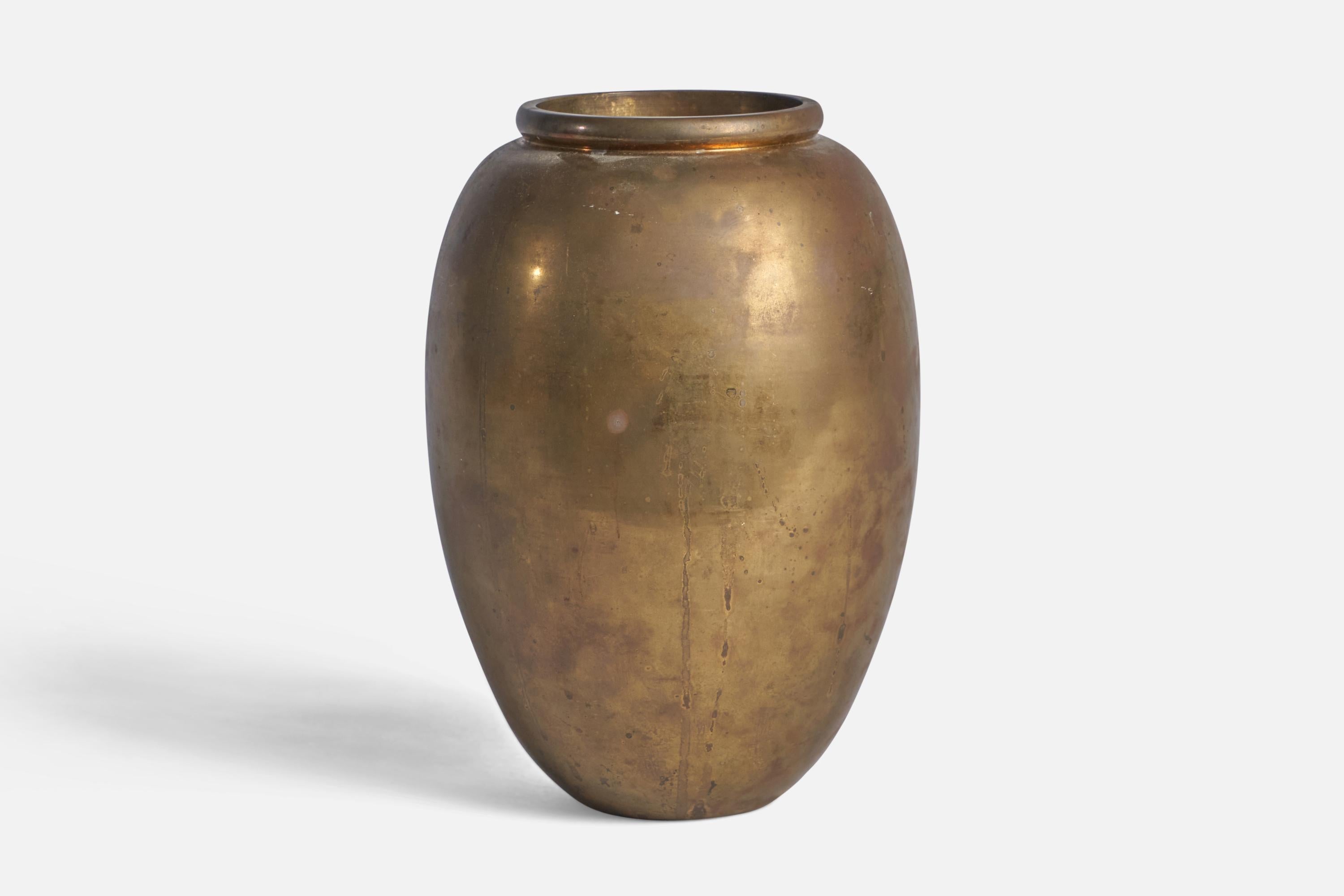 A sizeable brass vase designed and produced in Italy, 1940s.