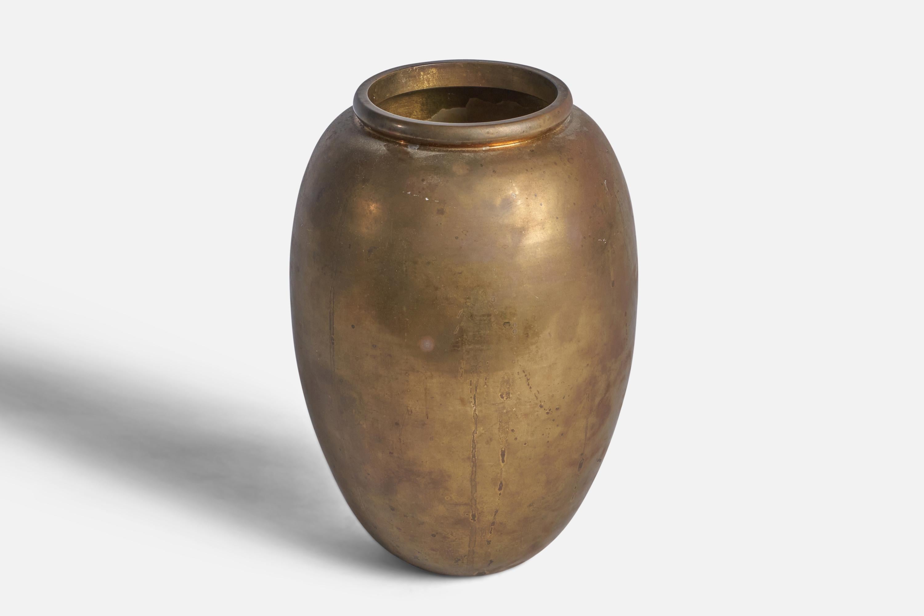 Italian Designer, Vase, Brass, Sweden, 1940s In Good Condition For Sale In High Point, NC