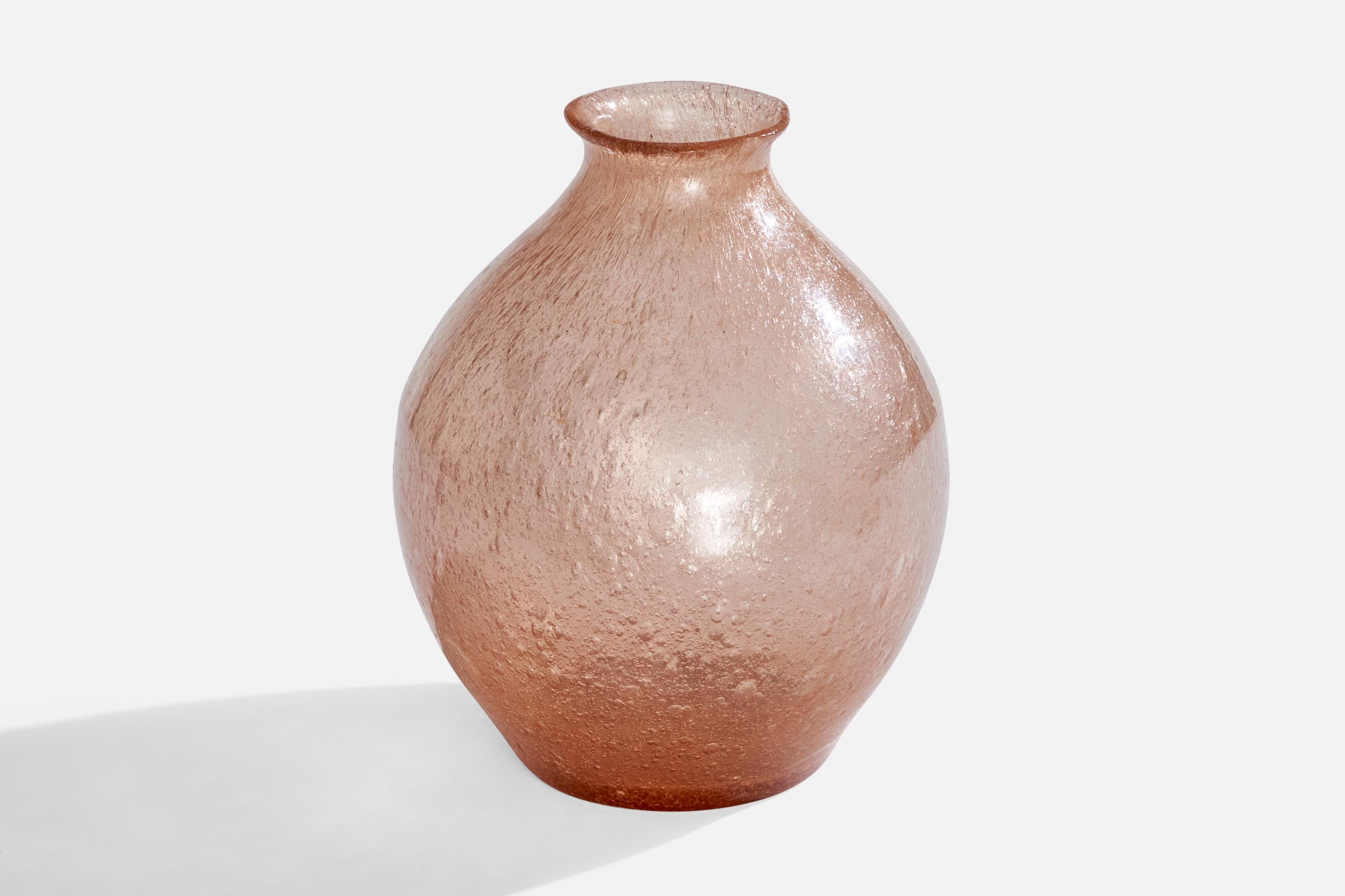 Vaso in vetro di Murano rosa progettato e prodotto in Italia, anni '40 circa.

Dimensioni: 9,5