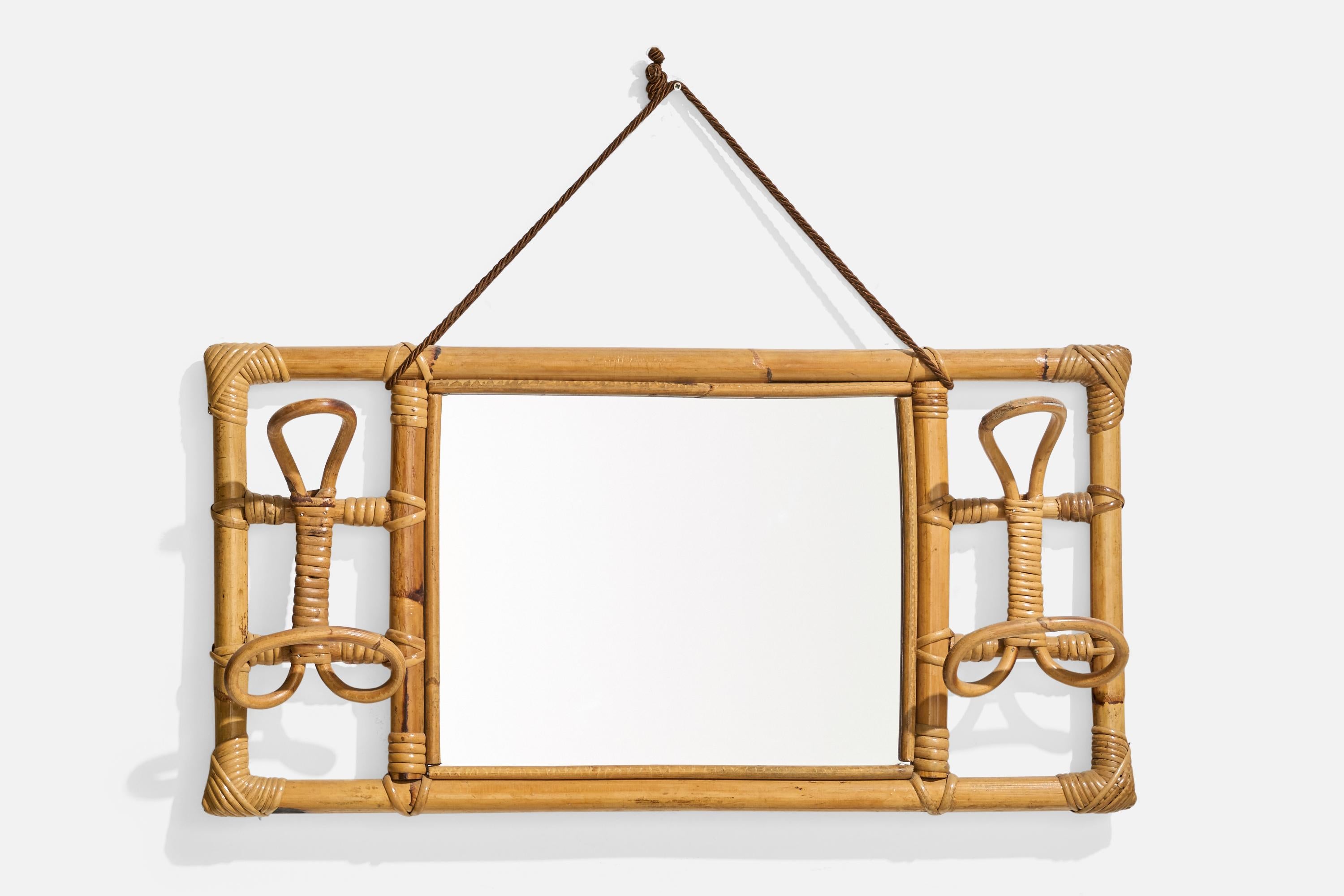 Bambou Créateur italien, porte-manteaux mural avec miroir, rotin, bambou, Italie, vers les années 1950 en vente
