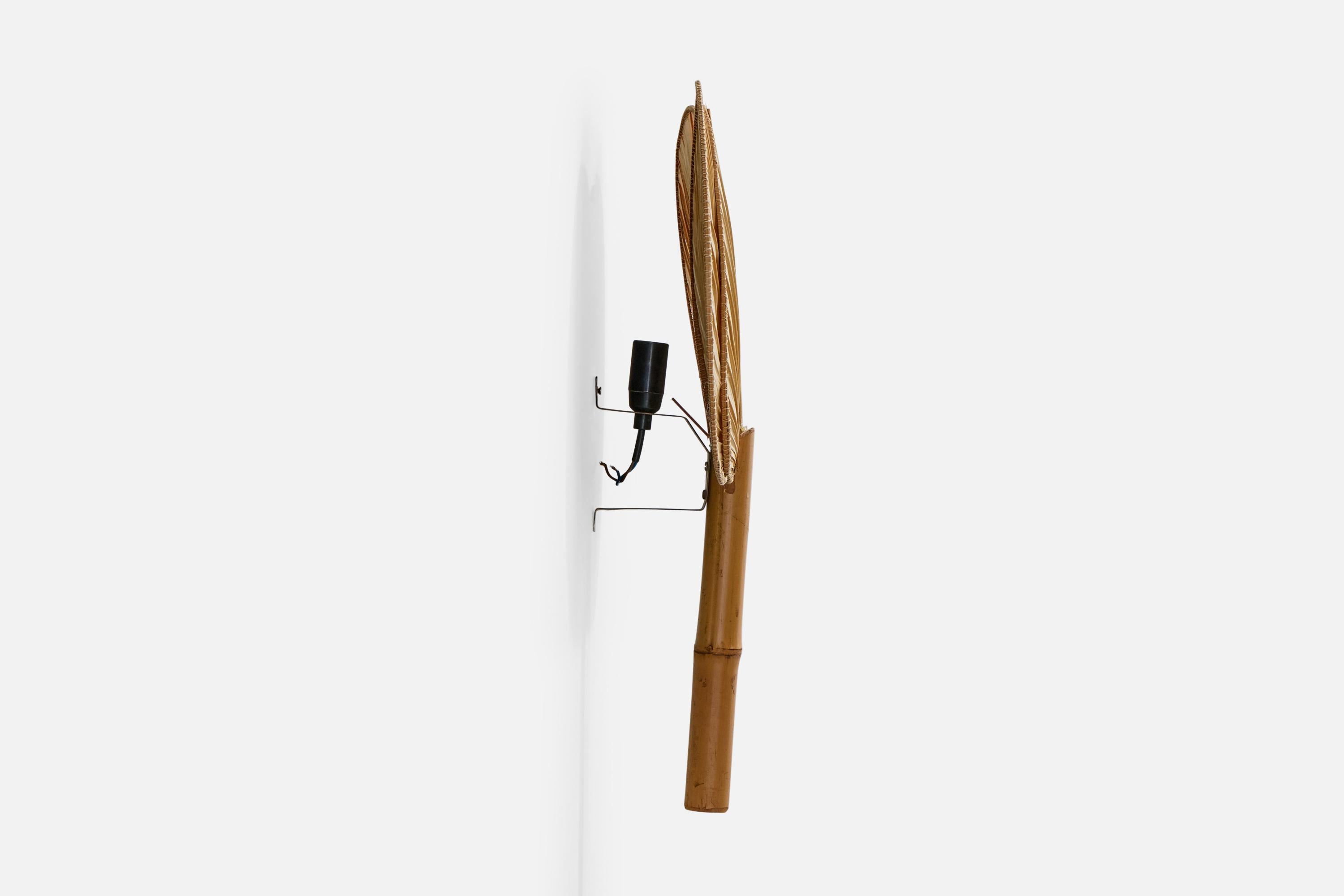 Italian Designer, Wall Light, Bamboo, Paper, Italy, 1970s In Good Condition For Sale In High Point, NC