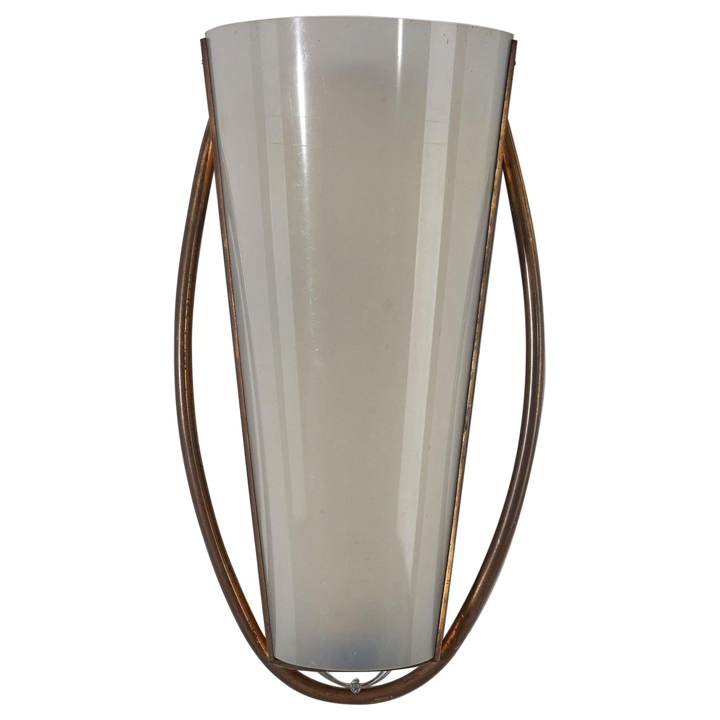 Lampada da parete di design italiano, ottone, acrilico, Italia, anni '40