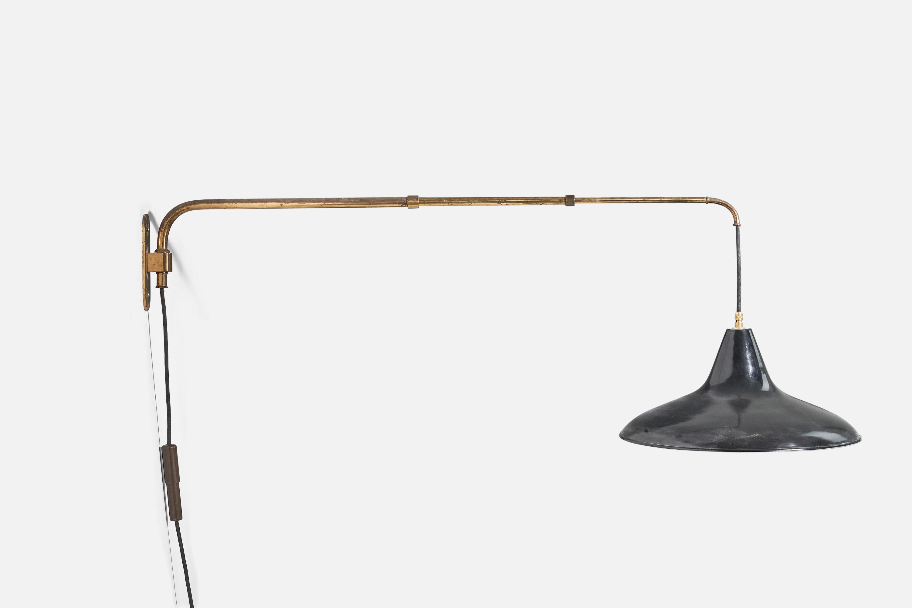 A brass and black-lacquered metal wall light designed and produced by an Italian designer, Italy, 1950s.

Variable dimensions, measured as illustrated in the first image.
 
