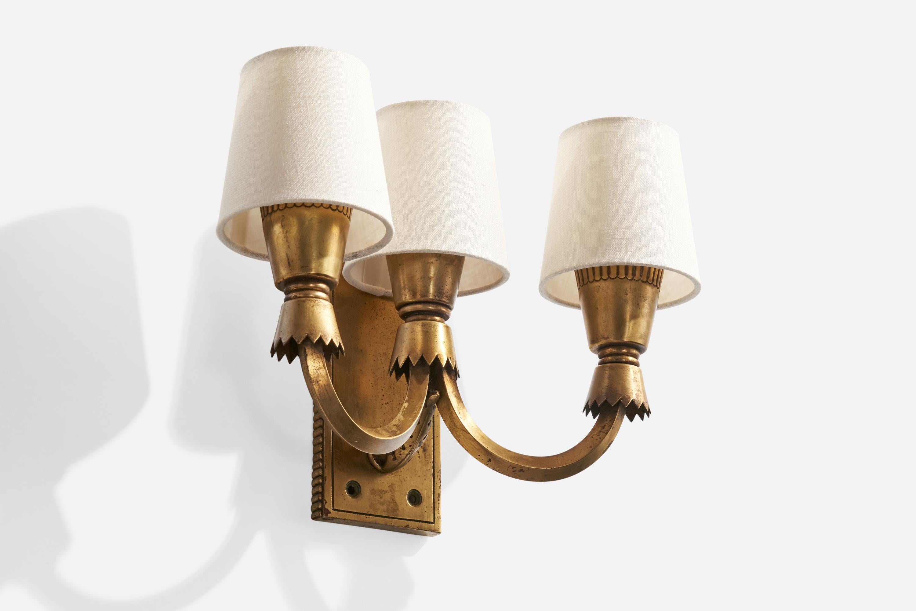 Italian Designer, Wall Light, Brass, Fabric, Italy, 1930s In Good Condition For Sale In High Point, NC