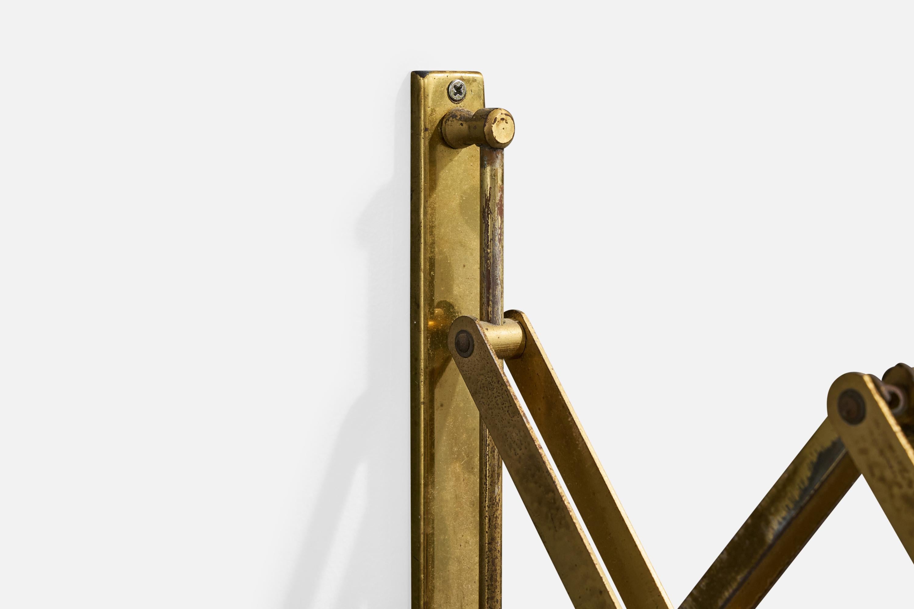 Ottone Lampada da parete di design italiano, ottone, tessuto, Italia, anni '40 in vendita