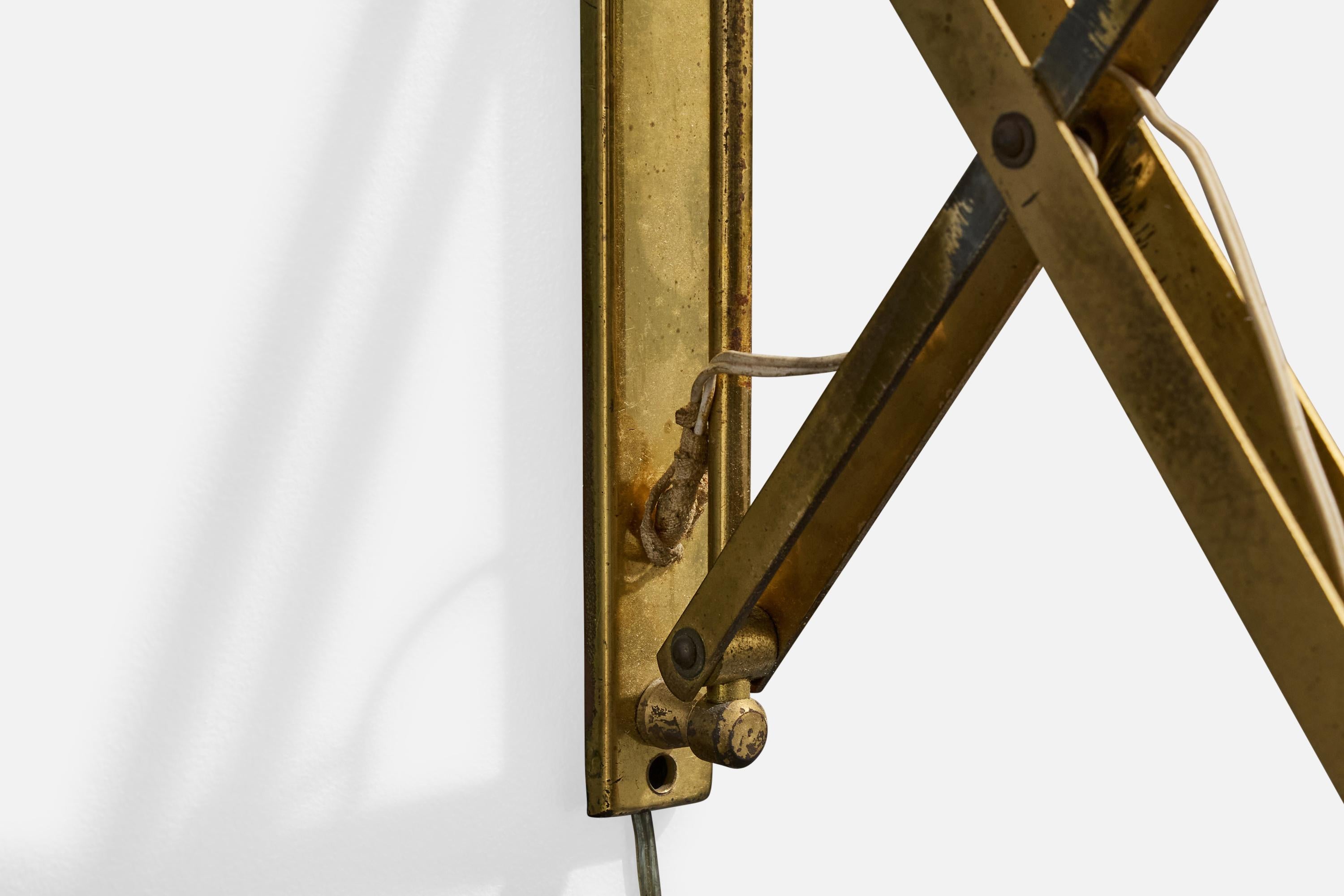 Lampada da parete di design italiano, ottone, tessuto, Italia, anni '40 in vendita 1