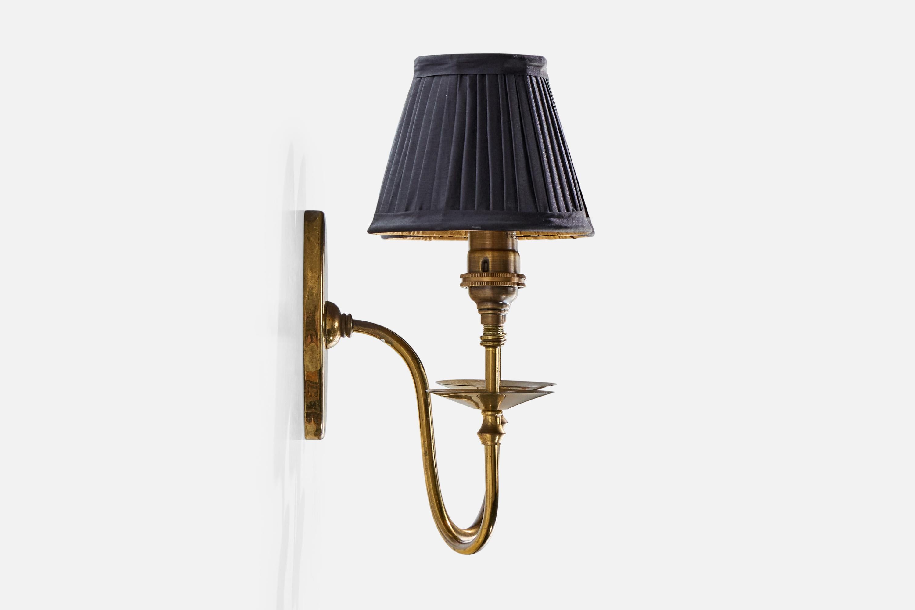 Italian Designer, Wall Light, Brass, Fabric, Italy, 1950s In Good Condition For Sale In High Point, NC