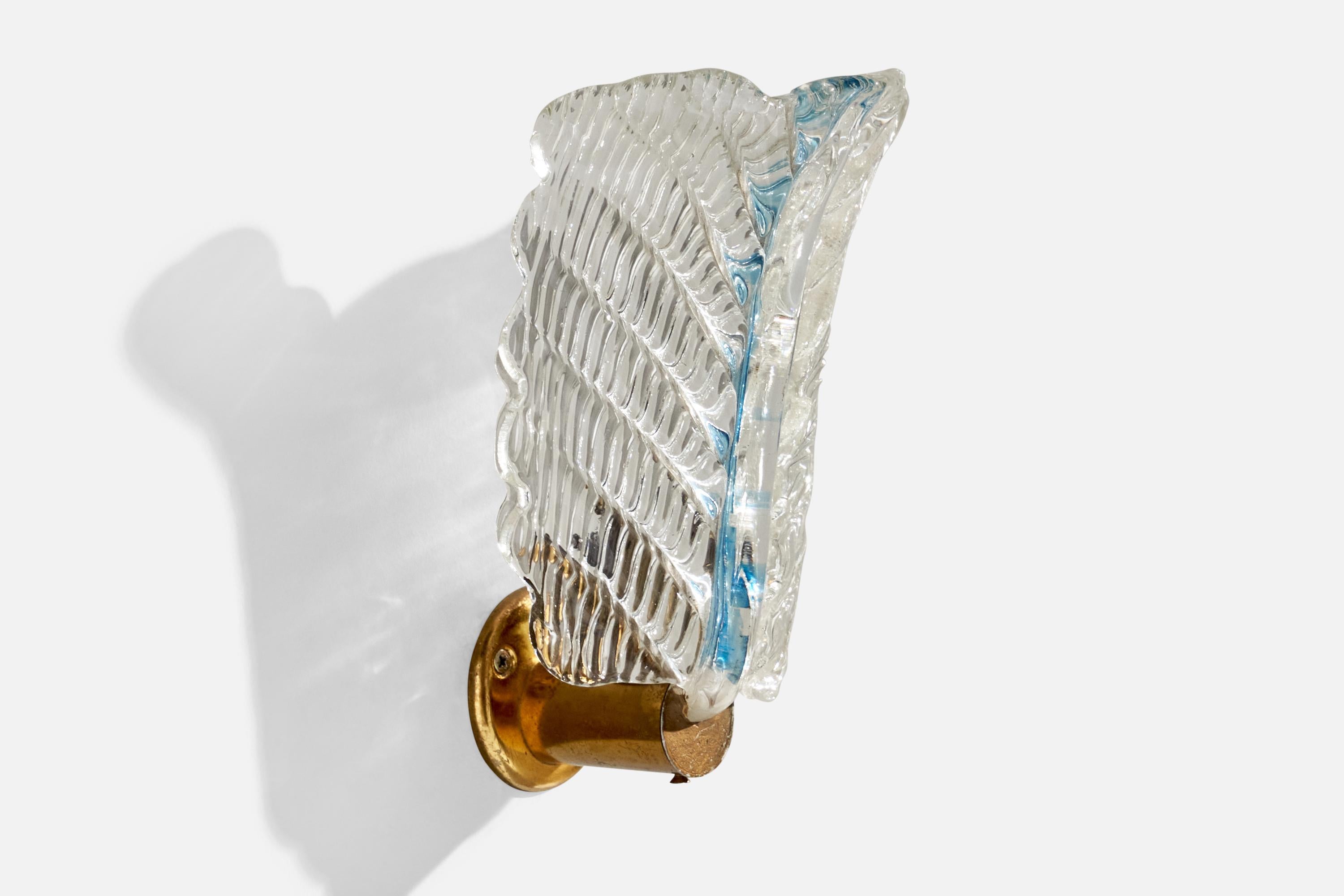 A brass and Murano glass wall light designed and produced in Italy, c. 1940s.

Overall Dimensions (inches):  8” H x 4.75” W x  4“D

Back Plate Dimensions (Inches):  2.06” H x 2.06” W x .125” D

Bulb Specifications: E-14

Number of Sockets (per