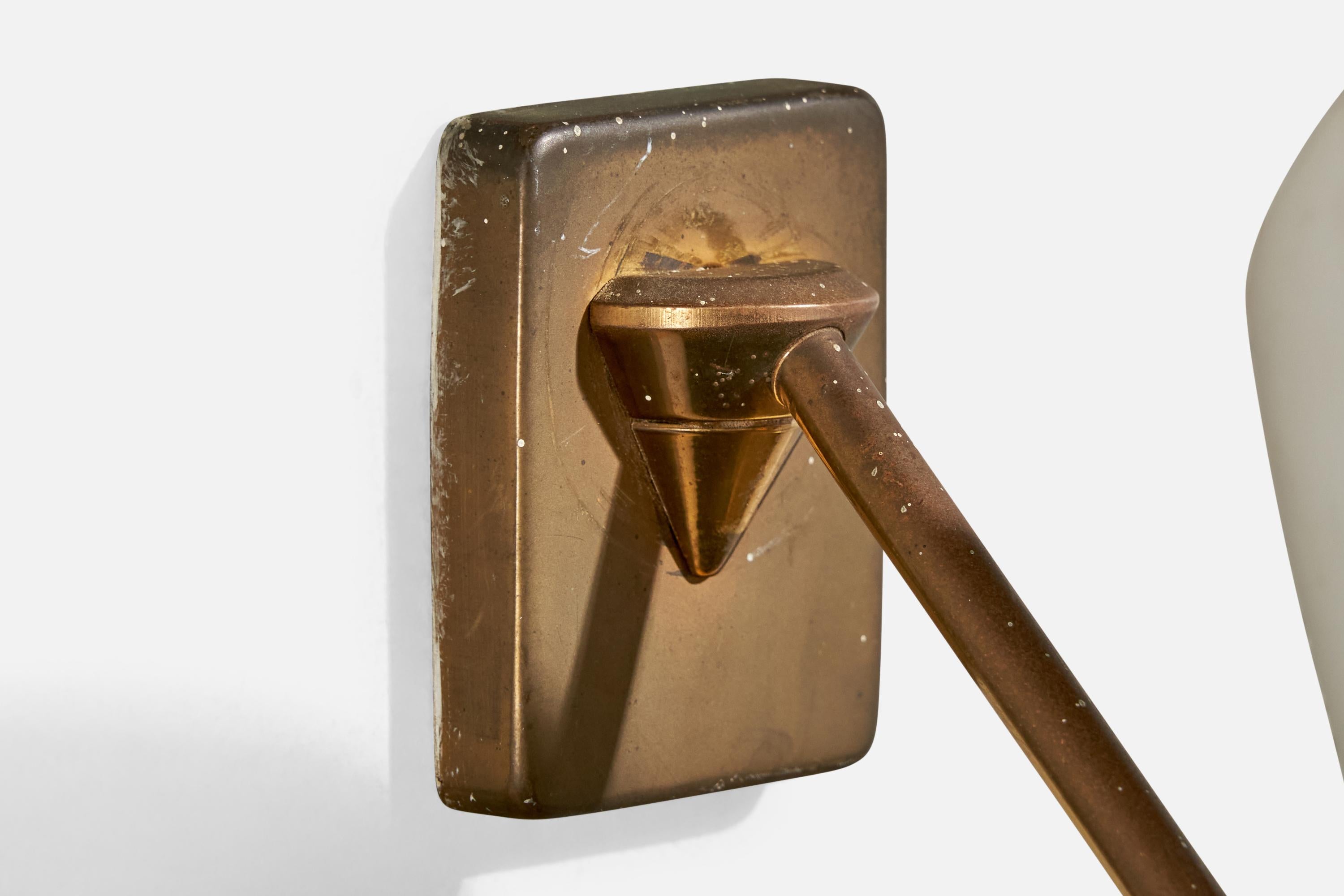 Italian Designer, Wall Light, Brass, Glass, Italy, 1940s For Sale 1