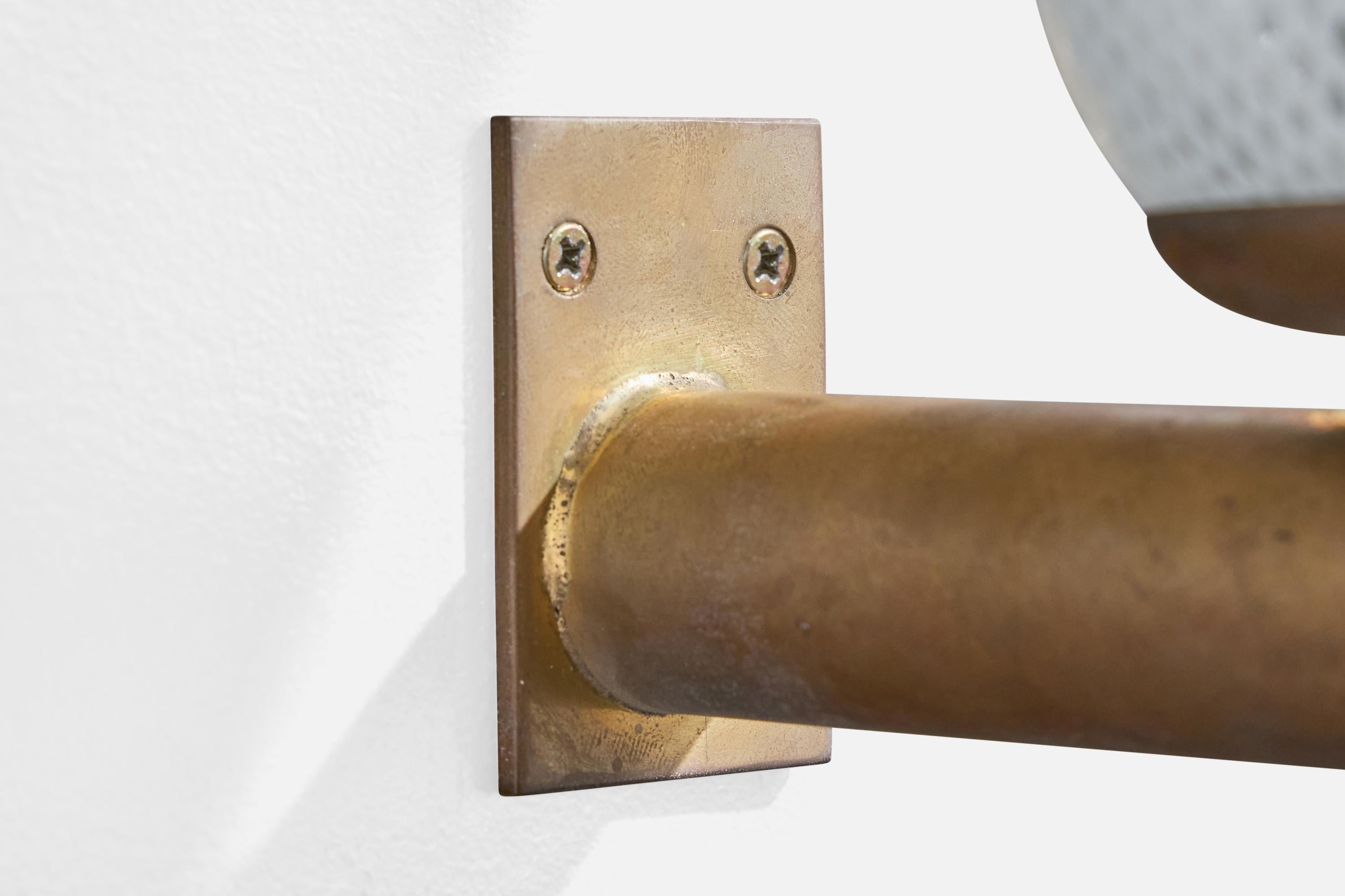 Metà XX secolo Lampada da parete di design italiano, ottone, vetro, Italia, anni '1940 in vendita