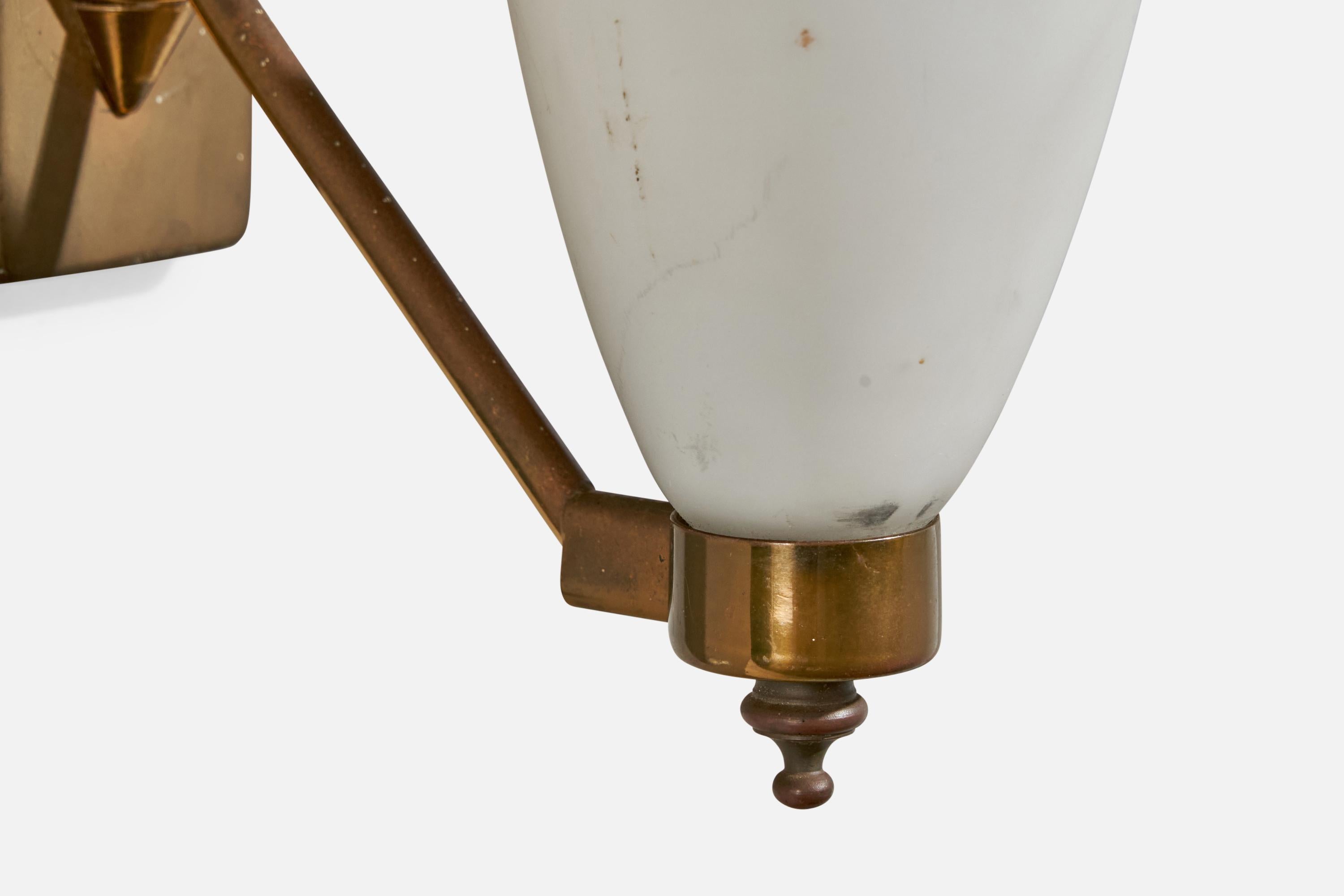 Italian Designer, Wall Light, Brass, Glass, Italy, 1940s For Sale 2
