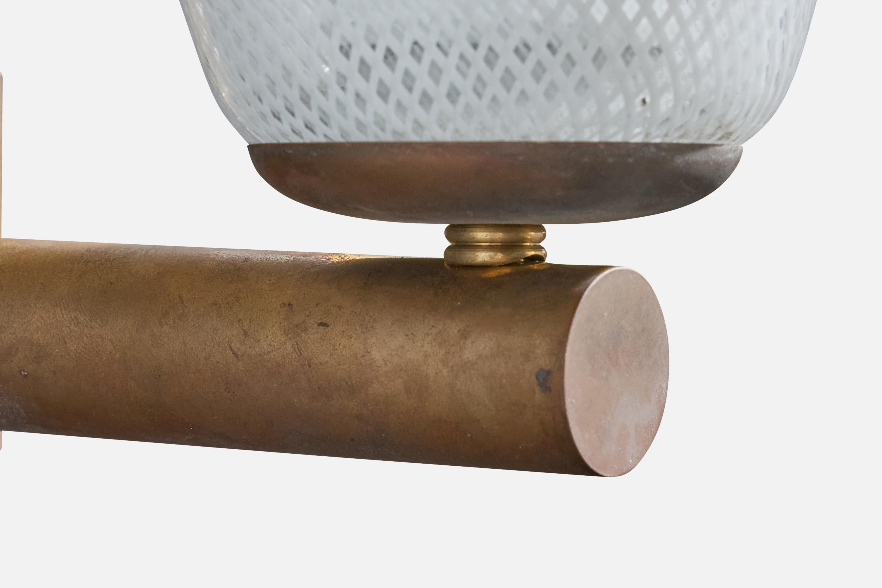 Ottone Lampada da parete di design italiano, ottone, vetro, Italia, anni '1940 in vendita
