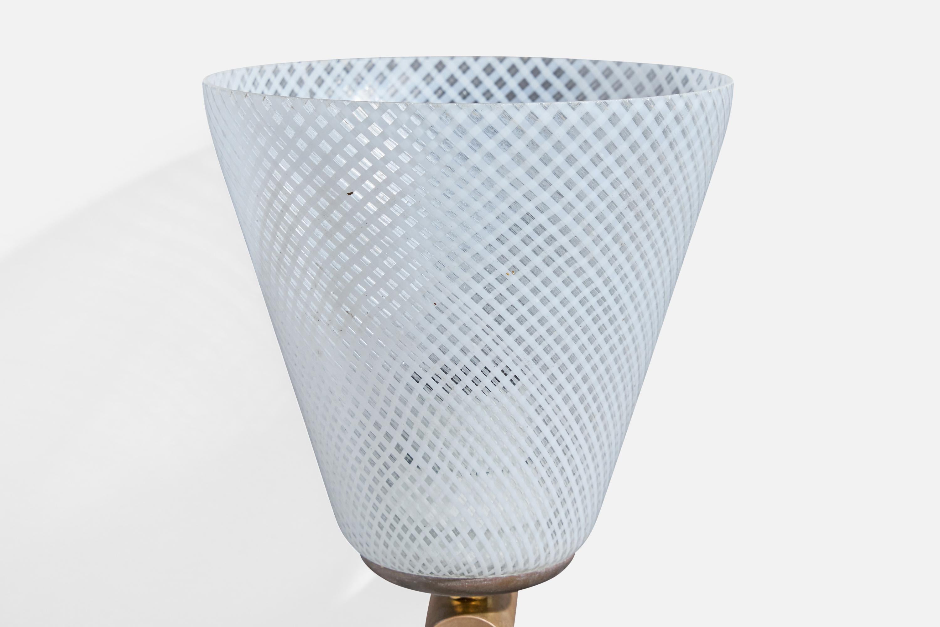 Lampada da parete di design italiano, ottone, vetro, Italia, anni '1940 in vendita 1