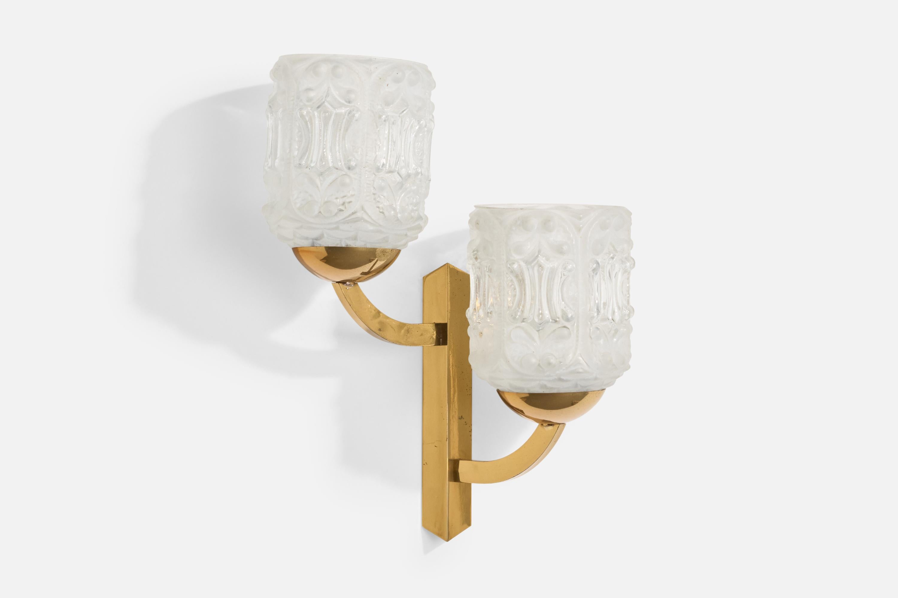A pair of brass and glass wall lights designed and produced in Italy, c. 1950s.

Overall Dimensions (Inches): 13.1” H x 10” W x 5.3“ D

Back Plate Dimensions (Inches): 7.7” H x 1.375“ W x 1” D

Bulb Specifications: Bayonet

Number of Sockets (per