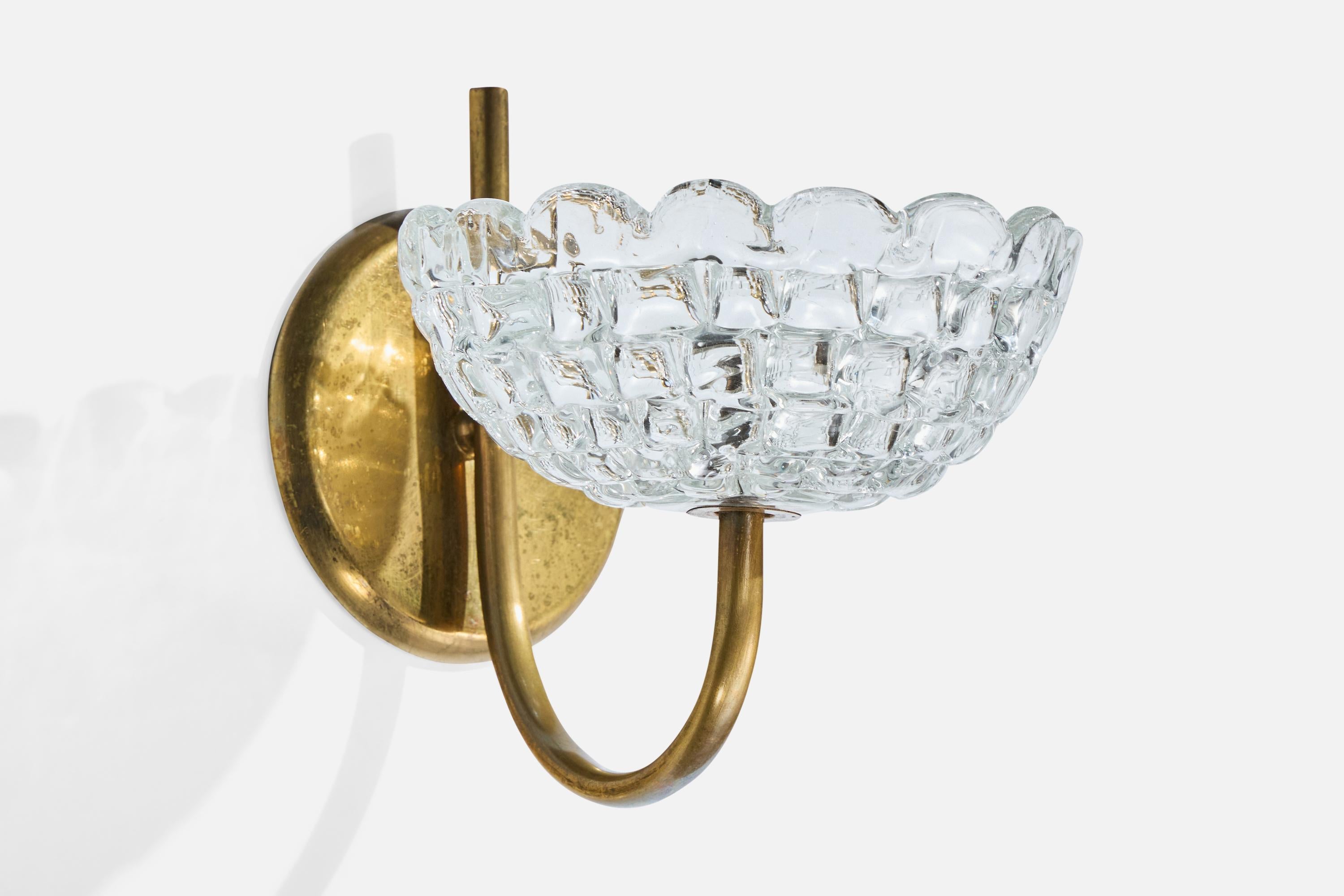 Aplique de latón y cristal de Murano diseñado y fabricado en Italia, c. década de 1950.

Dimensiones totales (pulgadas): 9,25