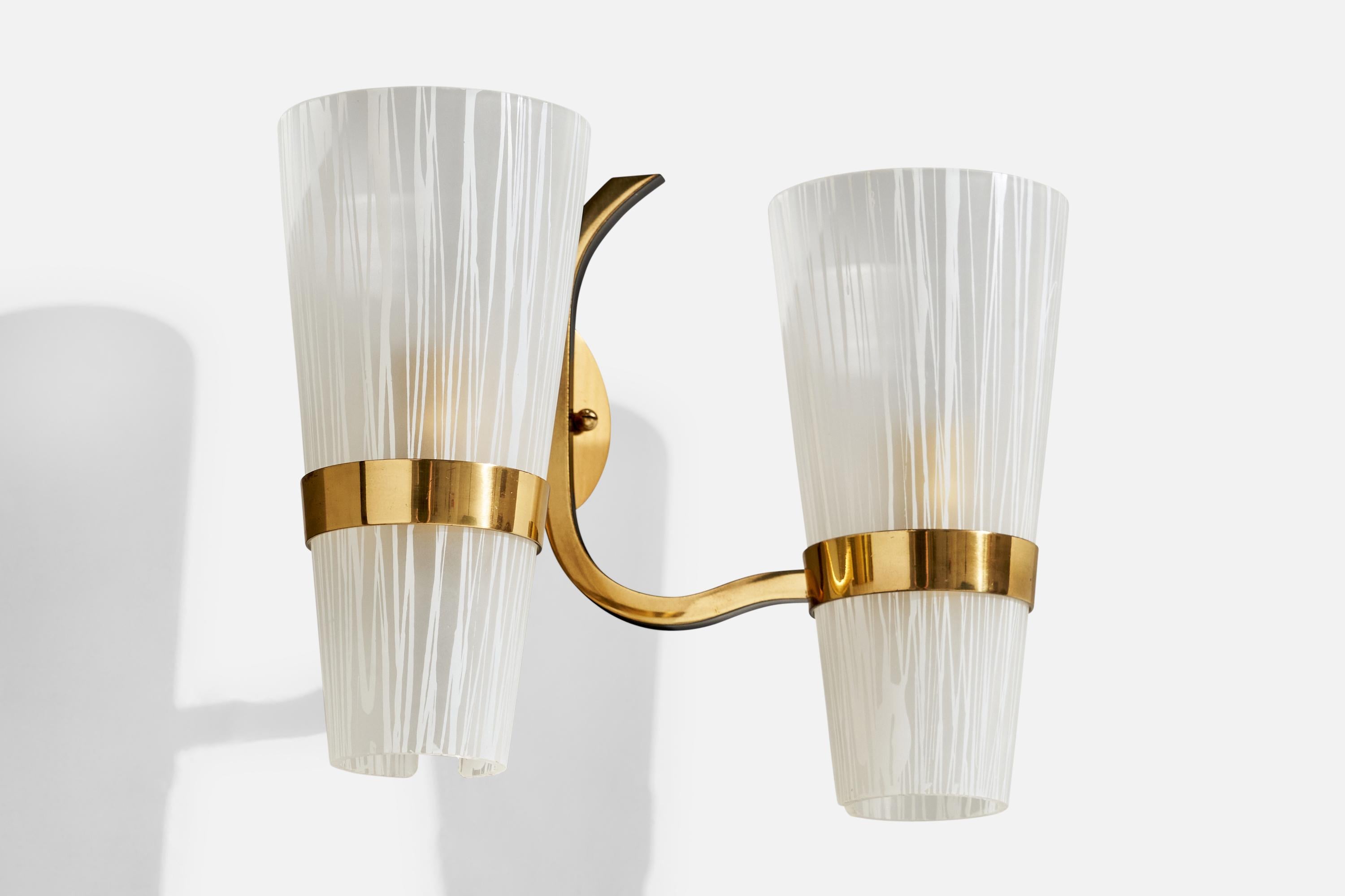 Designer italien, applique murale, laiton, verre, Italie, années 1950 Bon état - En vente à High Point, NC