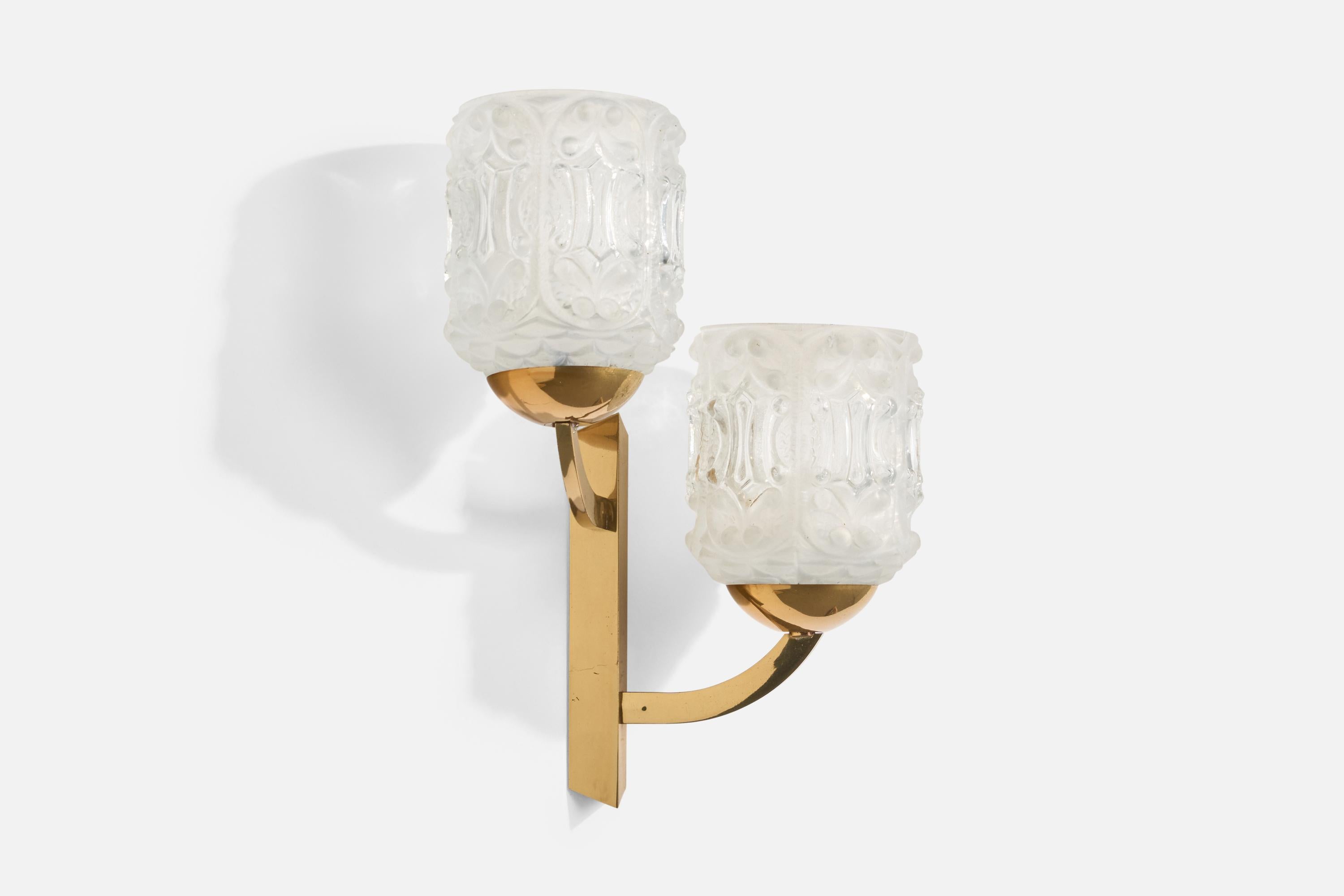 Italian Designer, Wall Light, Brass, Glass, Italy, 1950s In Good Condition For Sale In High Point, NC