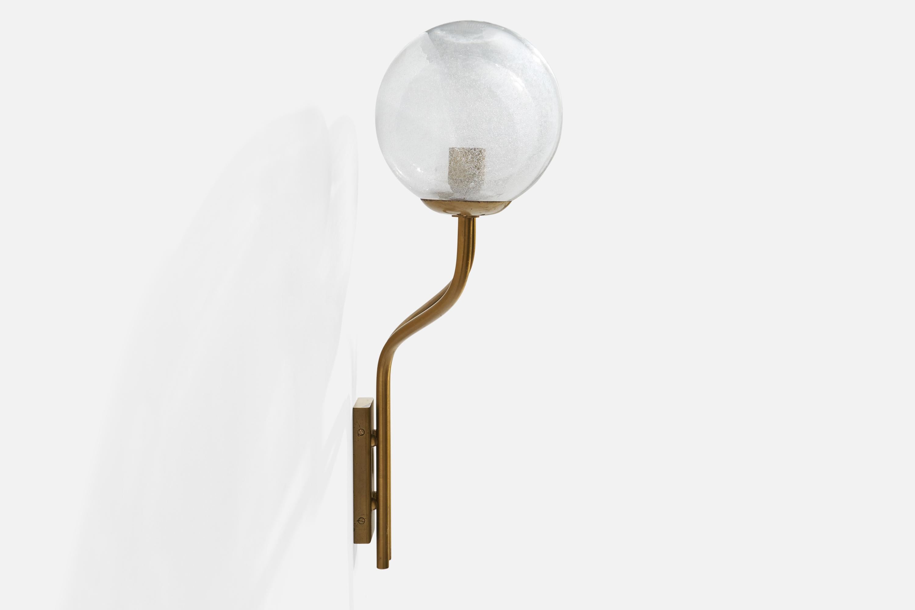 Italienische Designerin, Wandleuchte, Messing, Glas, Italien, 1950er Jahre (Moderne der Mitte des Jahrhunderts) im Angebot