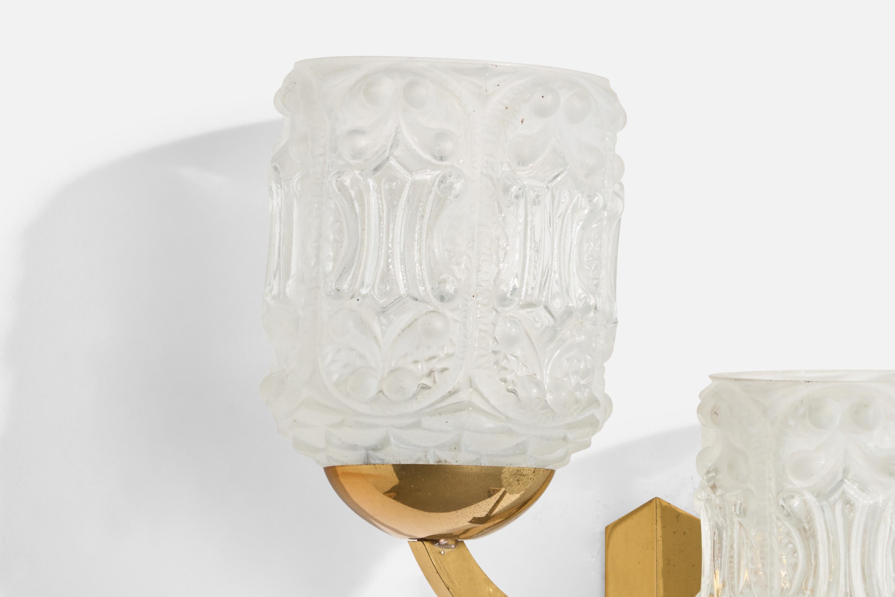 Italian Designer, Wall Light, Brass, Glass, Italy, 1950s For Sale 1