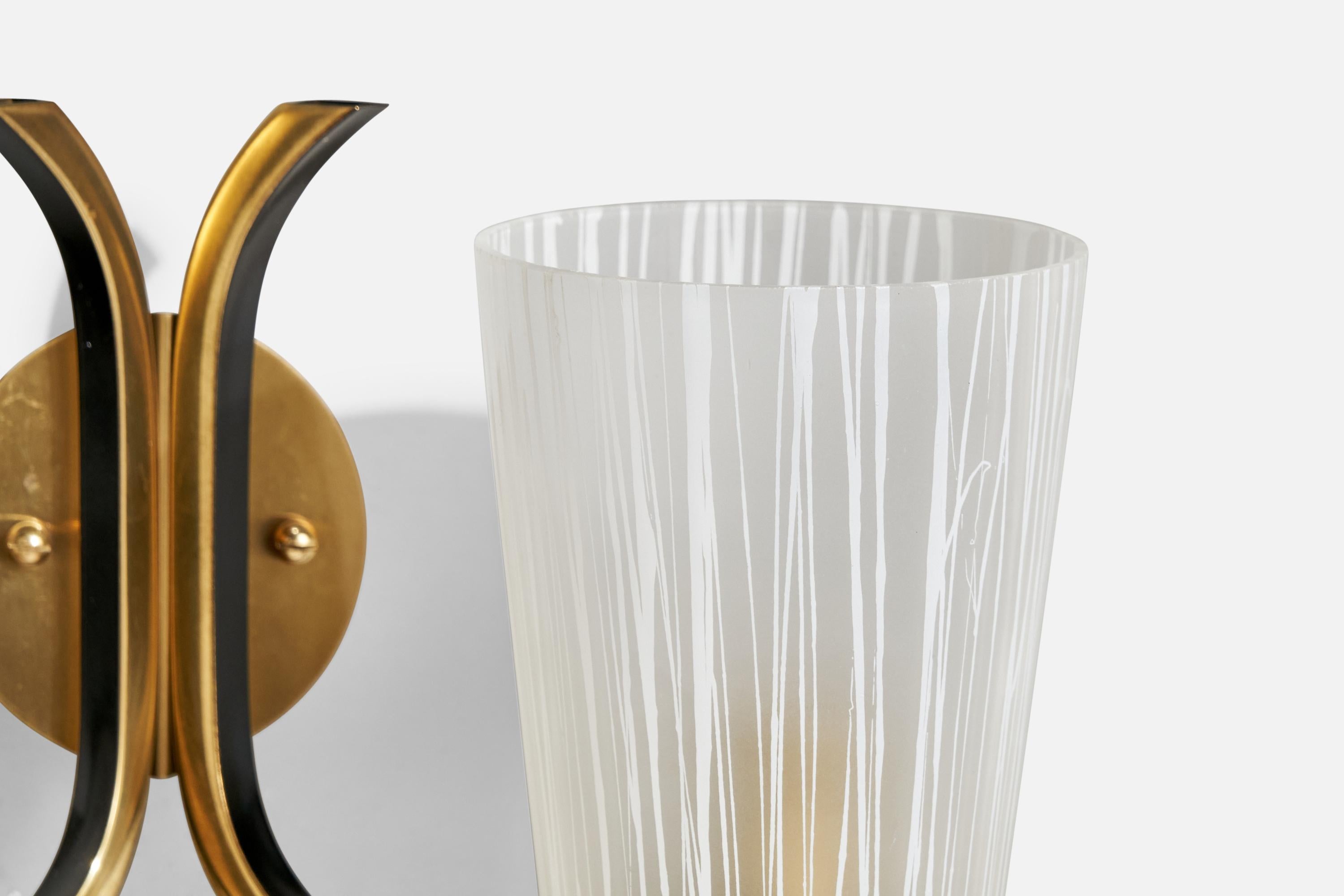 Designer italien, applique murale, laiton, verre, Italie, années 1950 en vente 3