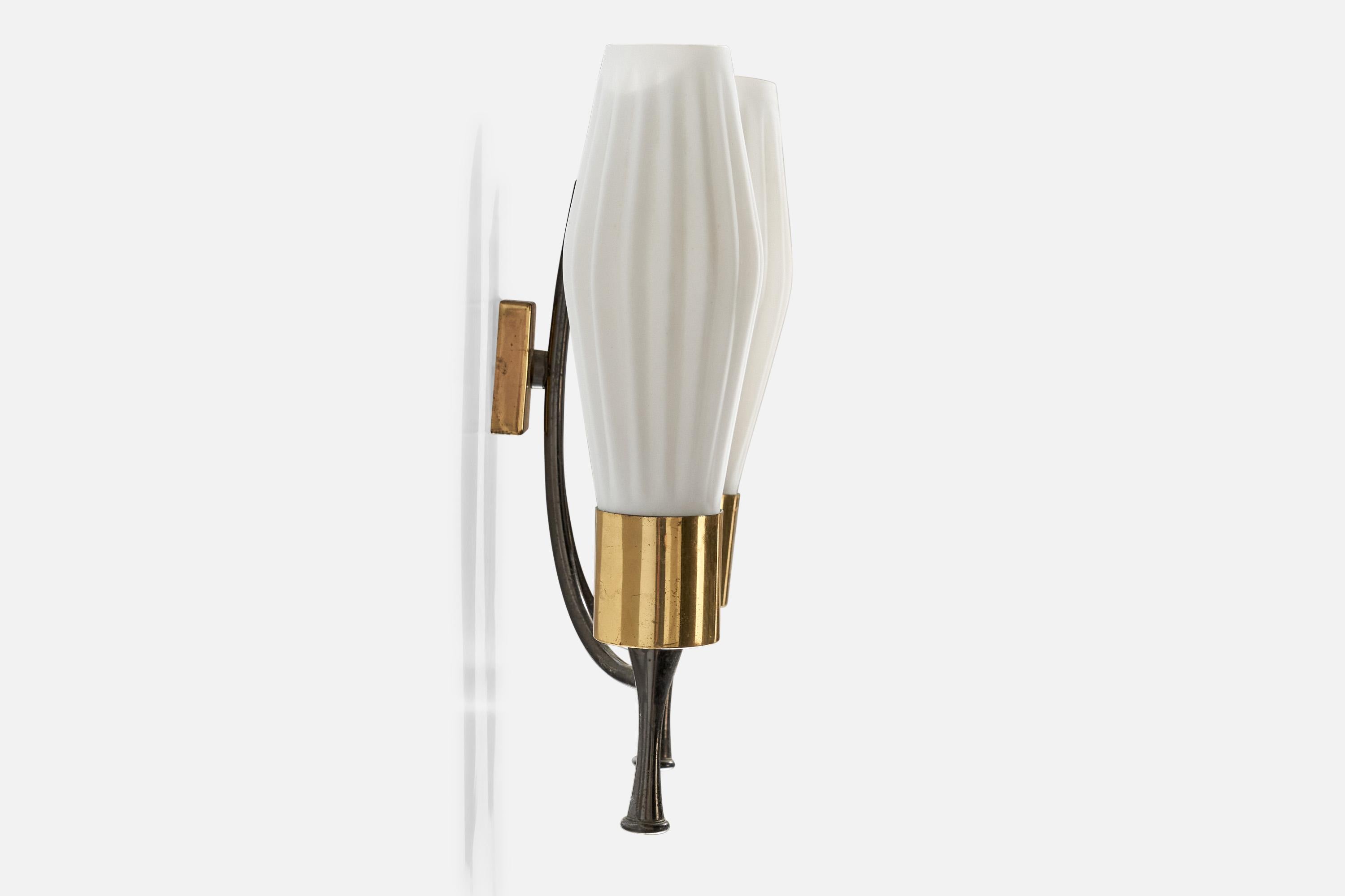 Italiano Lampada da parete di design italiano, ottone, vetro, metallo, Italia, anni '50 in vendita