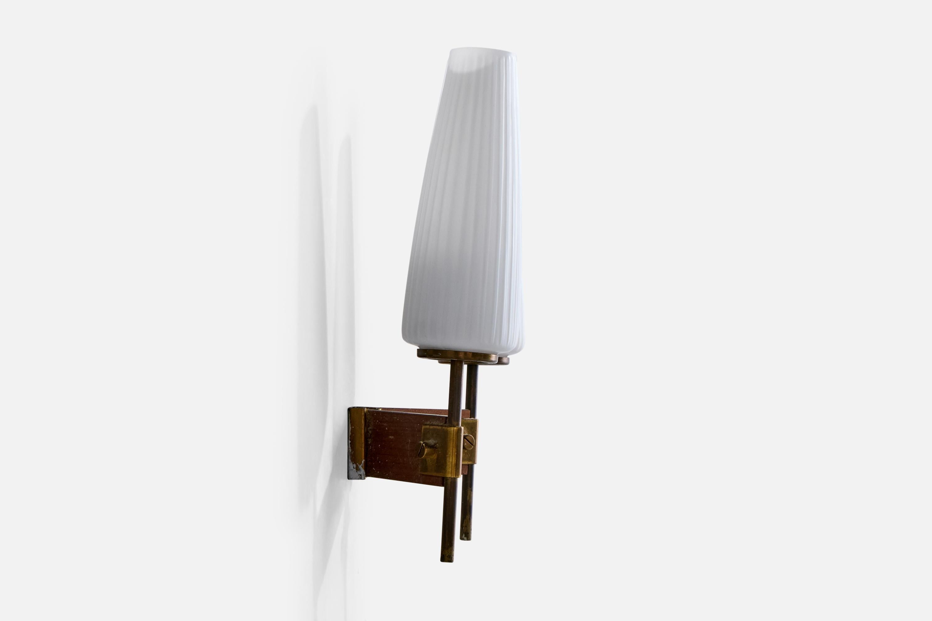 Italian Designer, Wall Light, Brass, Glass, Teak, Italy, 1950s In Good Condition For Sale In High Point, NC