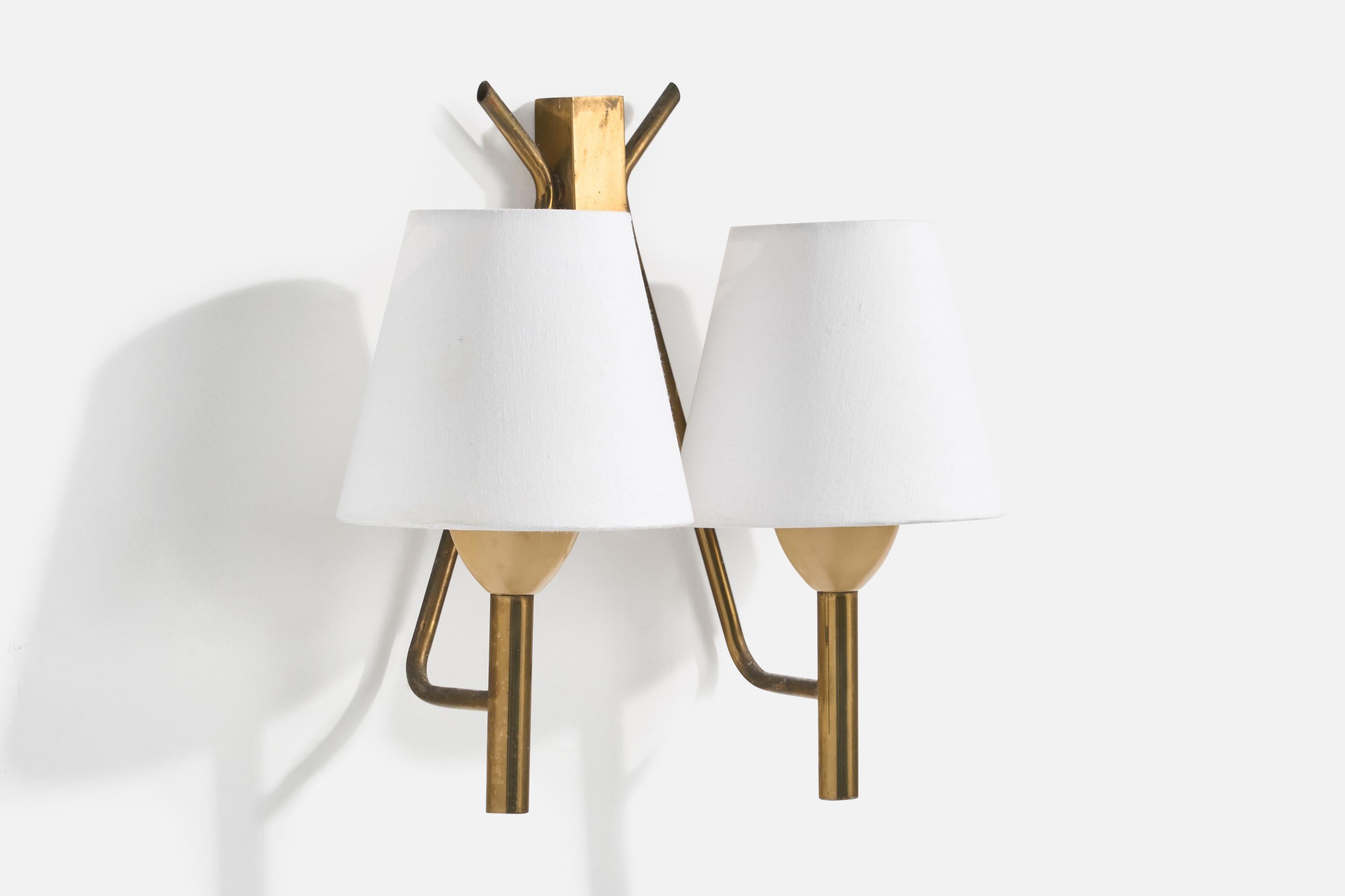 Italian Designer, Wall Light, Brass, Metal, Fabric, Italy 1940s In Good Condition For Sale In High Point, NC