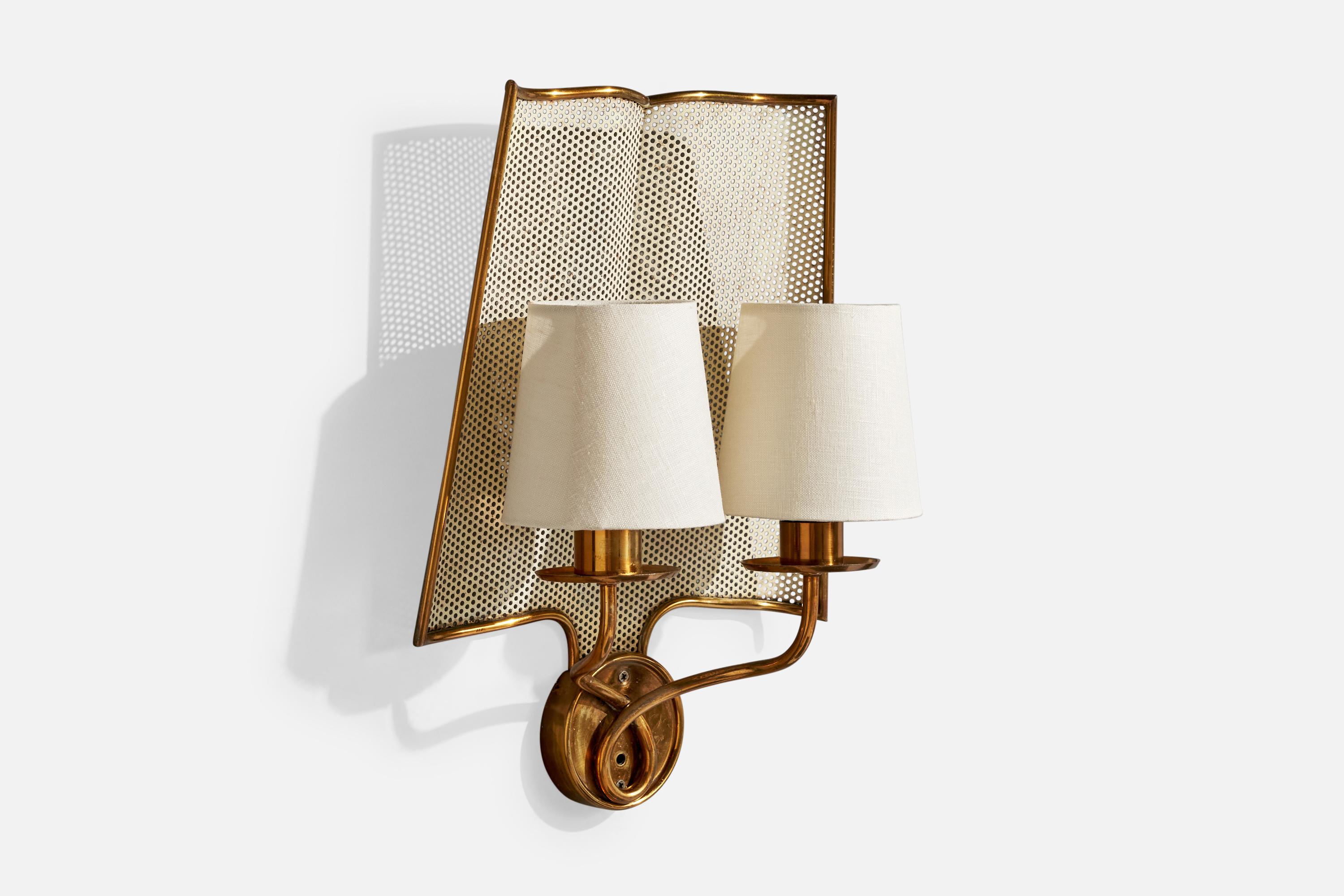 Italian Designer, Wall Light, Brass, Metal, Fabric, Italy, 1950s In Good Condition In High Point, NC