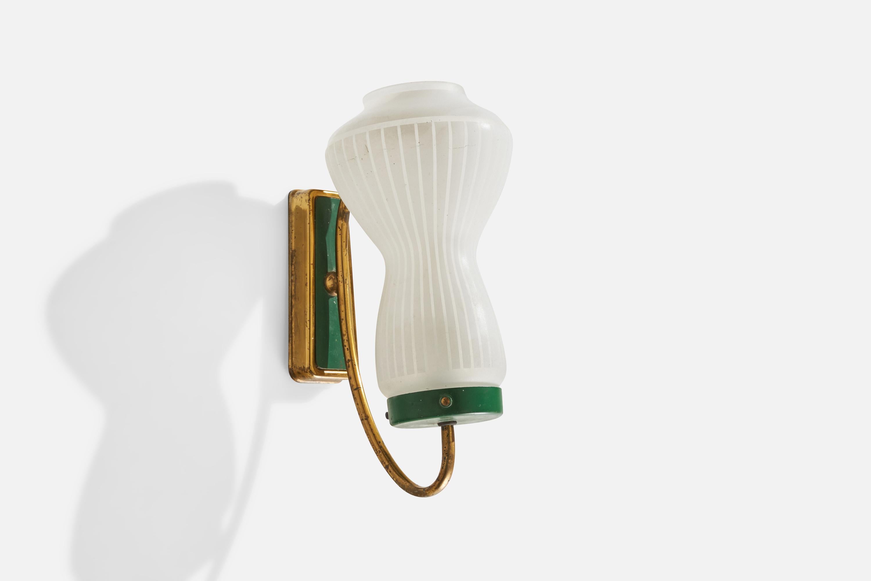 A single brass, green-lacquered metal and etched glass wall light, designed and produced in Italy, 1950s.

Overall Dimensions (inches): 9.75” H x 4.75” W x 6” D
Back Plate Dimensions (inches): 4.8” H x 1.9” W x 0.8” D
Bulb Specifications: E-14