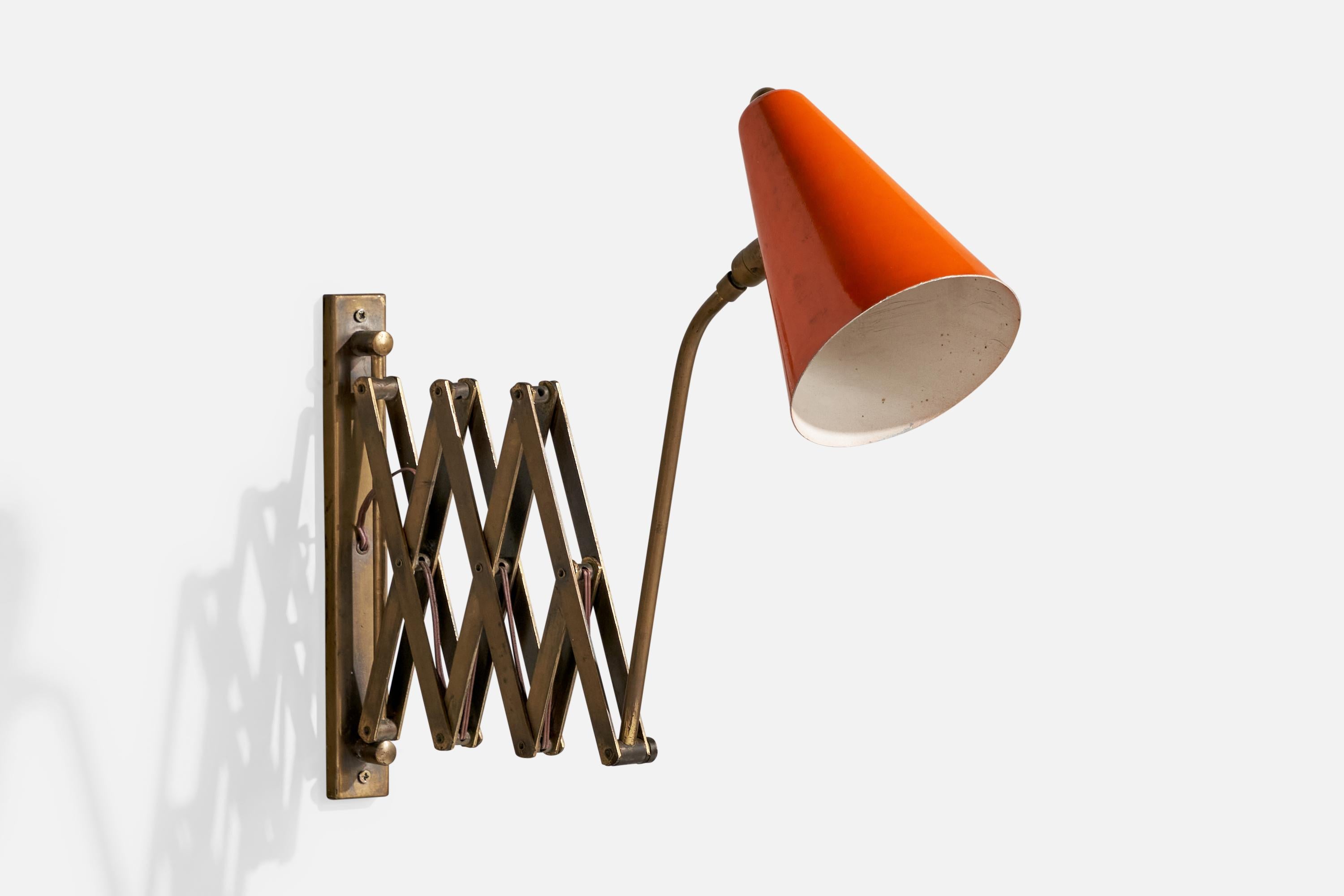 Italian Designer, Wall Light, Brass, Metal, Italy, 1940s In Good Condition In High Point, NC