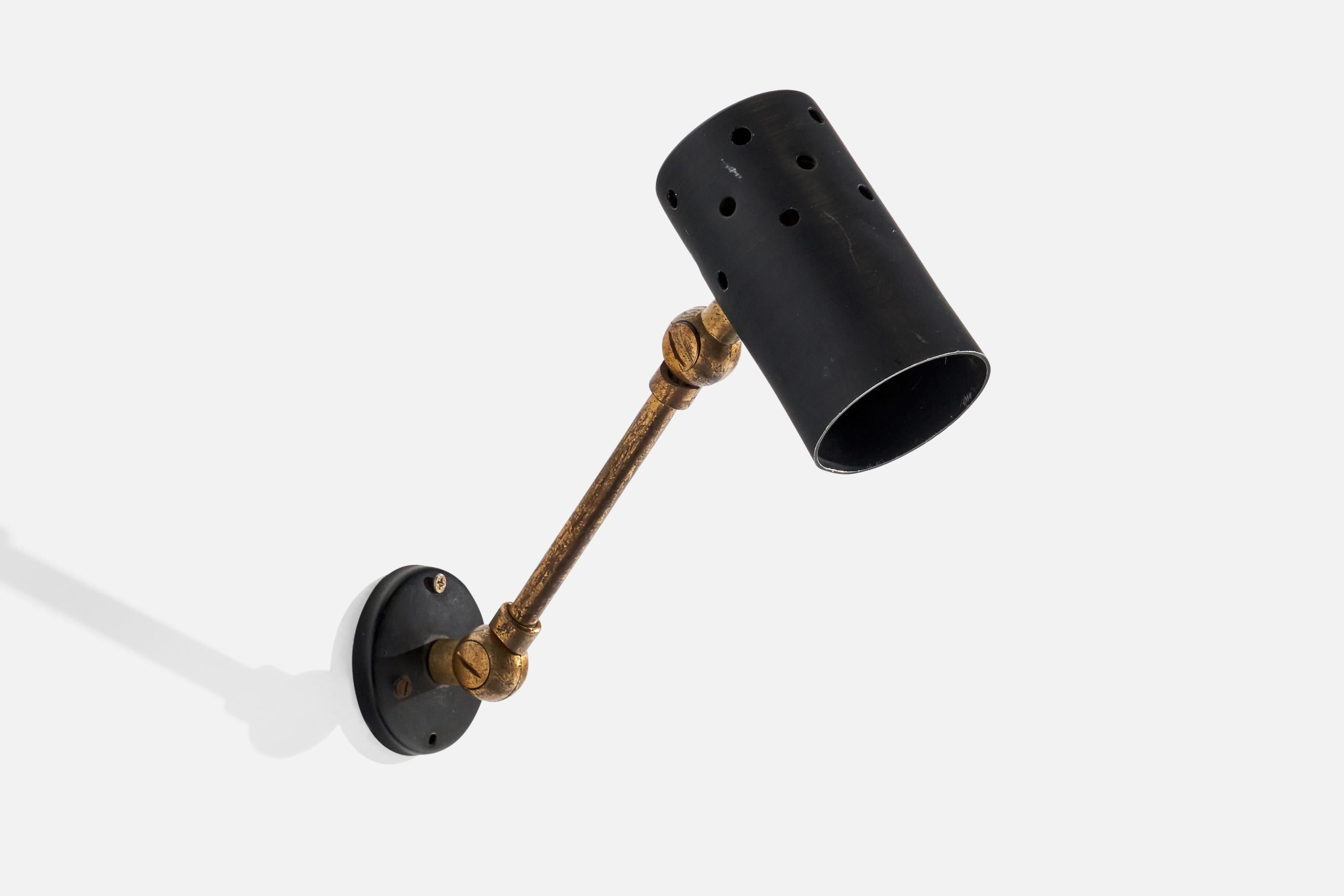 An adjustable brass and black-lacquered metal wall light designed and produced in Italy, c. 1950s.

Overall Dimensions (inches): 6.5” H x  9.25” W x  9“D
Back Plate Dimensions (Inches):  2.375” H x 2.375” W x .25” D
Bulb Specifications: E-26