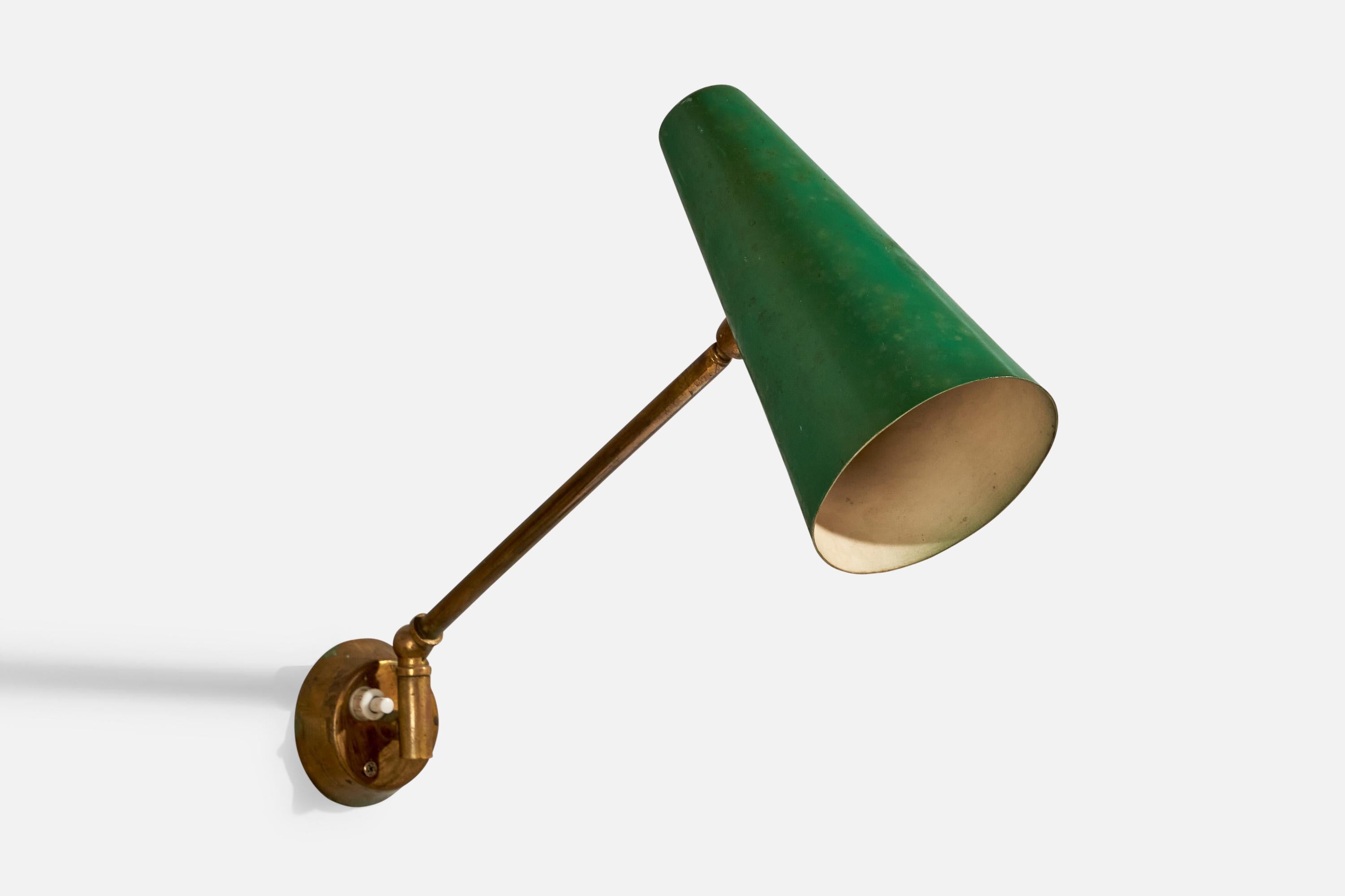 An adjustable brass and green-lacquered metal wall light designed and produced in Italy, c. 1950s.

Overall Dimensions (inches): 17” H x 11” W x 11.25“D

Back Plate Dimensions (Inches): 2.625” H x 2.625” W x .75” D

Bulb Specifications: E-14

Number