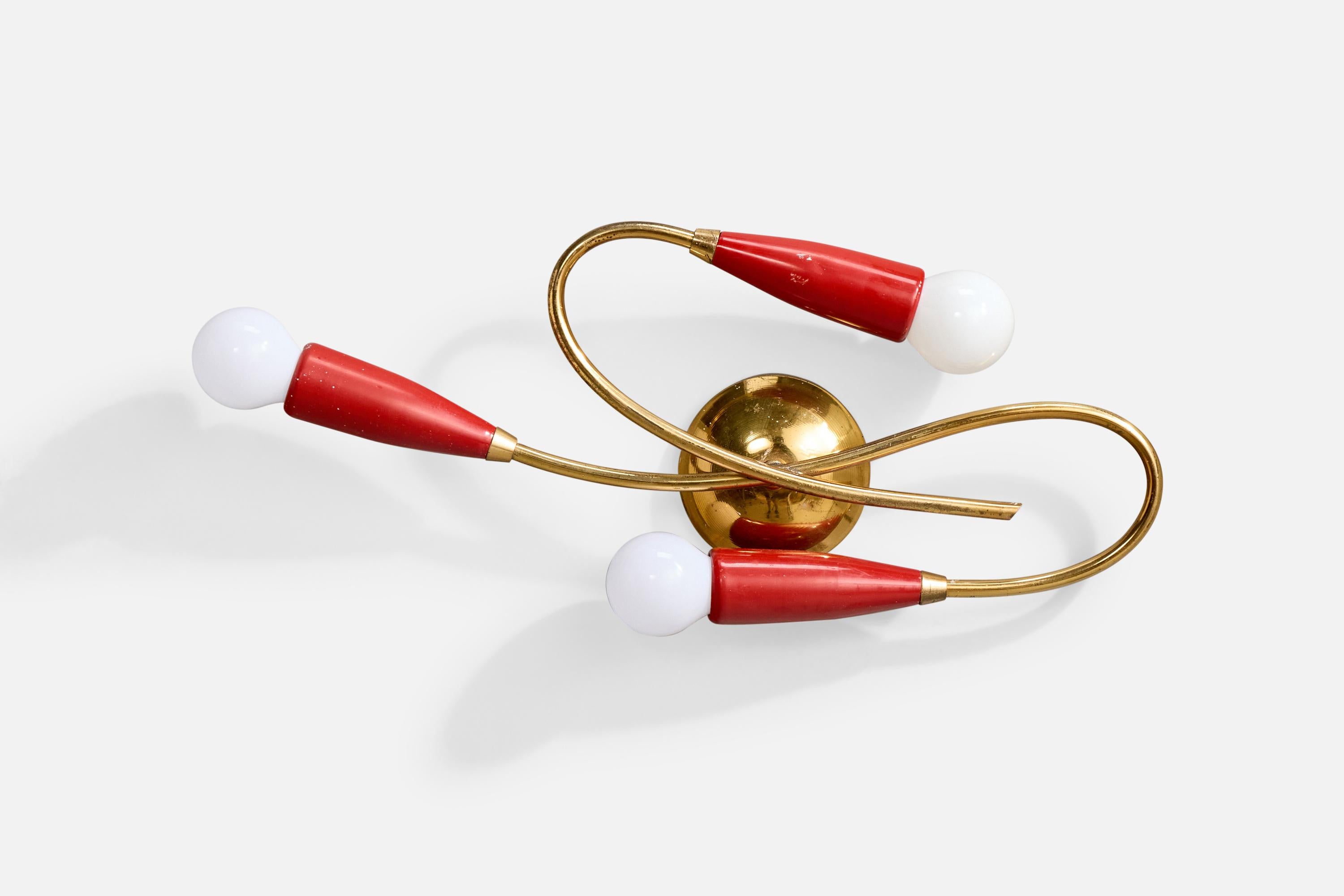 Applique en laiton et en métal laqué rouge, conçue et produite en Italie, C.1950.

Oxydation présente sur tout le laiton

Légère perte de laque rouge sur le métal

Usure correspondant à l'âge et à l'usage.

Dimensions globales (en pouces) : 6,5 