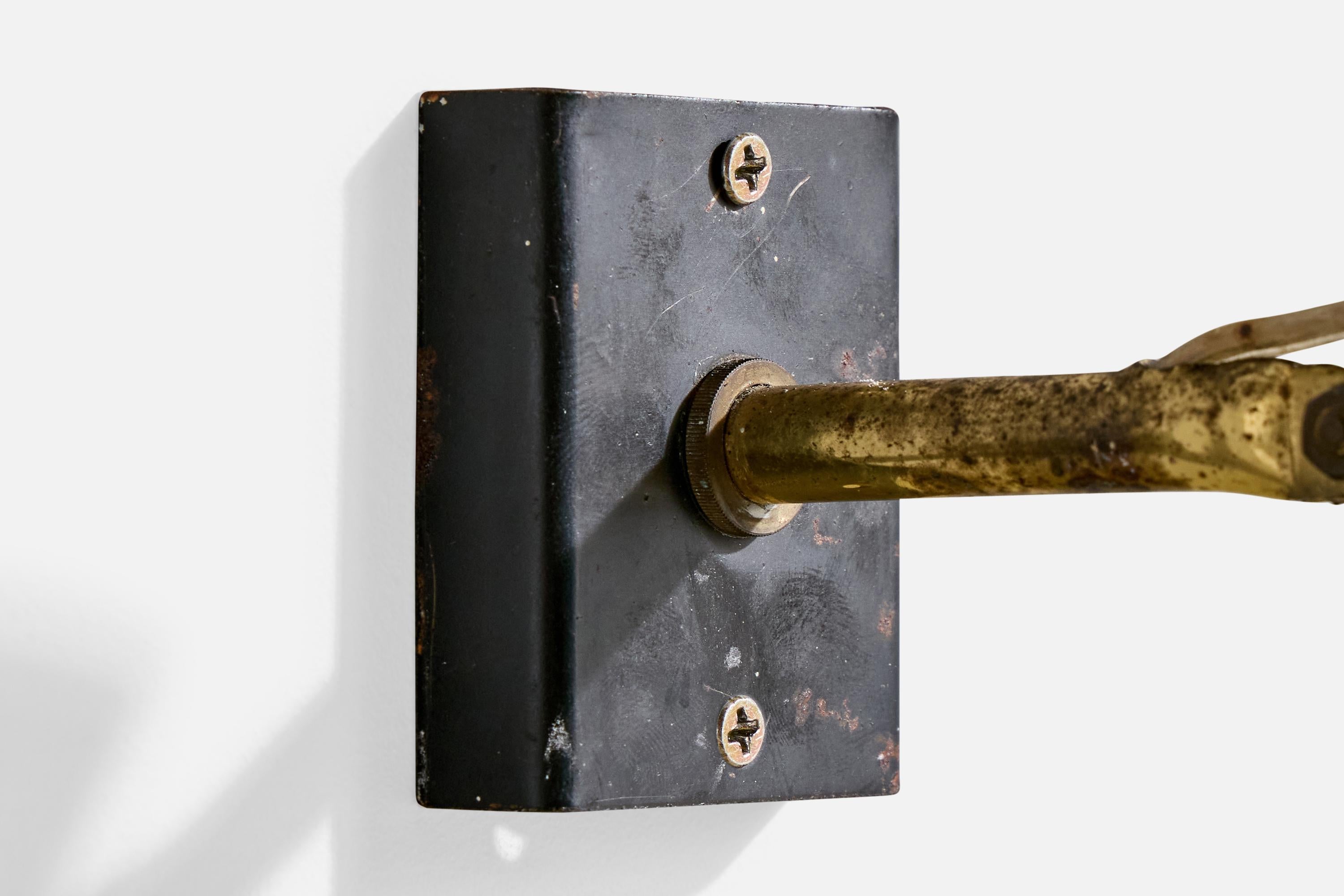 Metà XX secolo Lampada da parete di design italiano, ottone, metallo, Italia, anni '50 in vendita