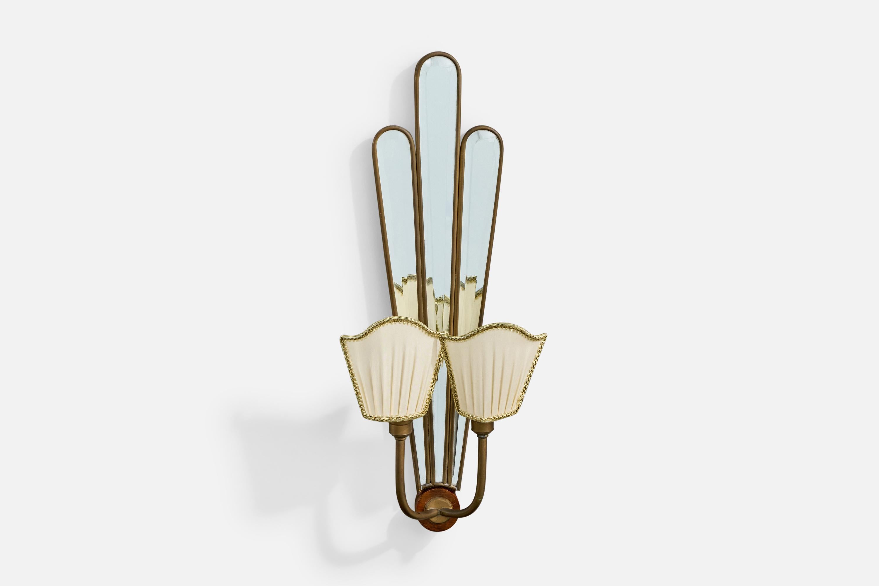 A brass, wood, mirror and cream-white fabric wall light designed and produced in Italy, c. 1940s.

Shade Dimensions (inches): 4.625”H x 4.5”W x 2”D

Overall Dimensions (Inches): 20.875