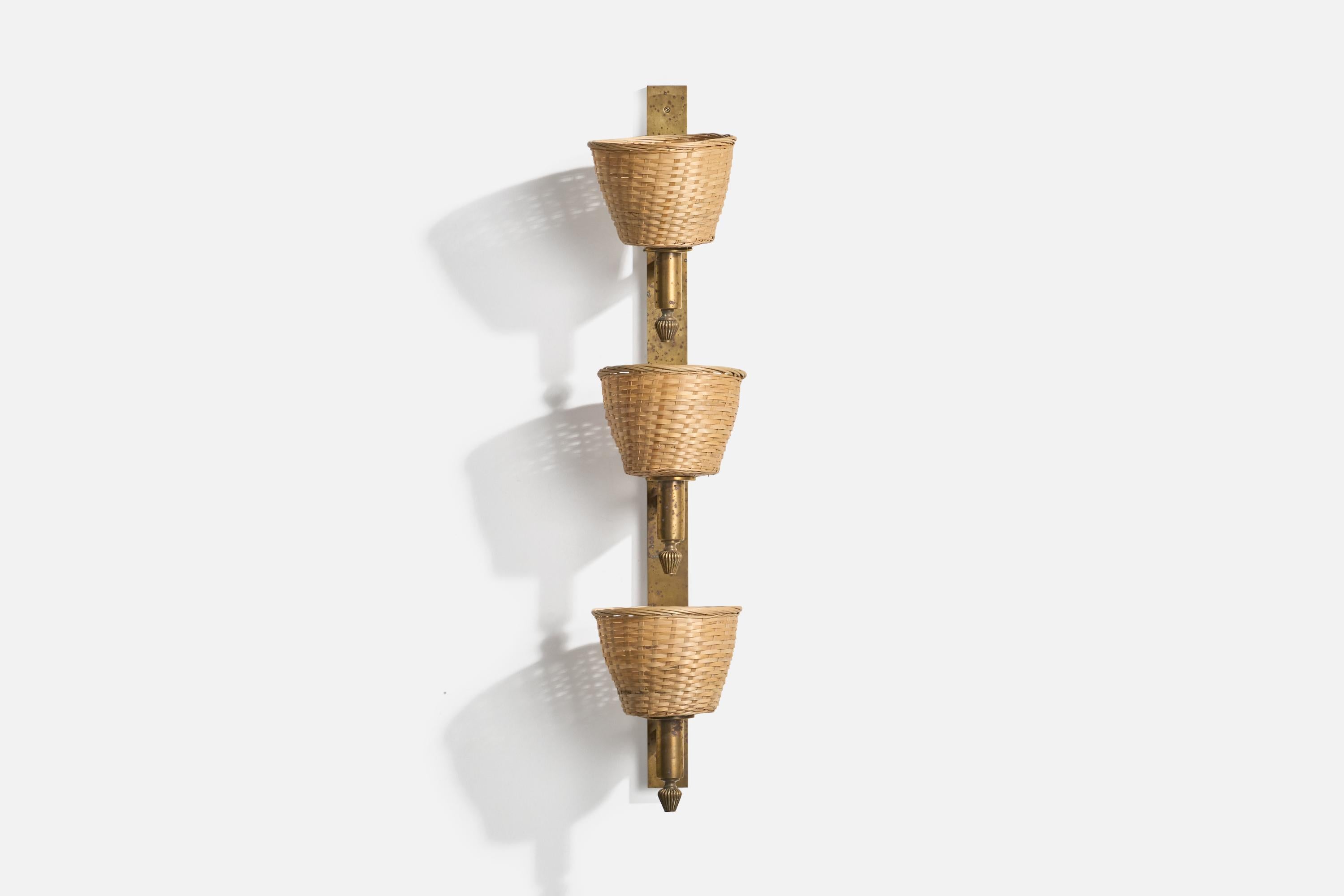 Italian Designer, Wall Light, Brass, Rattan, Italy, 1930s In Good Condition For Sale In High Point, NC