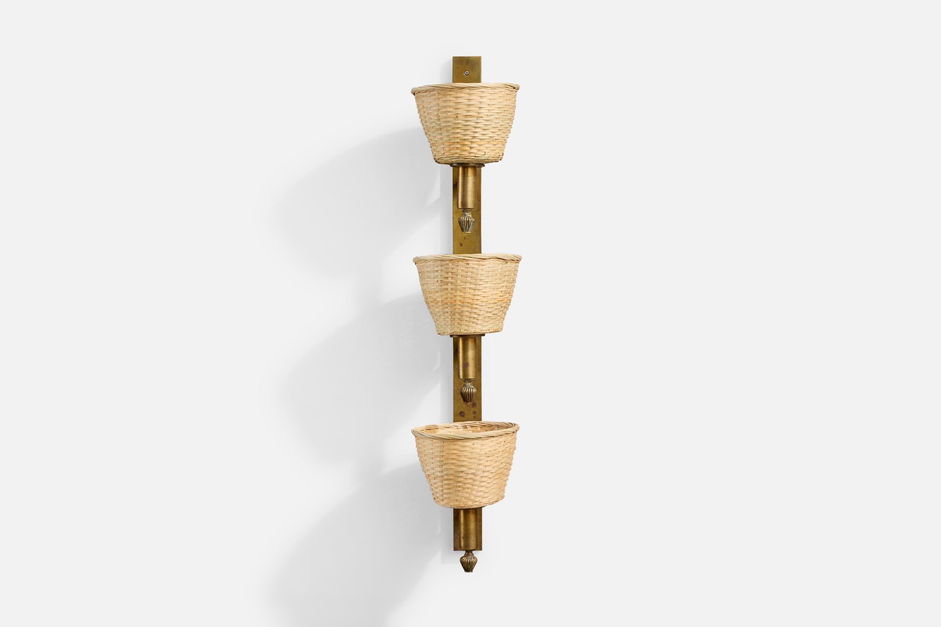Italian Designer, Wall Light, Brass, Rattan, Italy, 1940s In Good Condition For Sale In High Point, NC