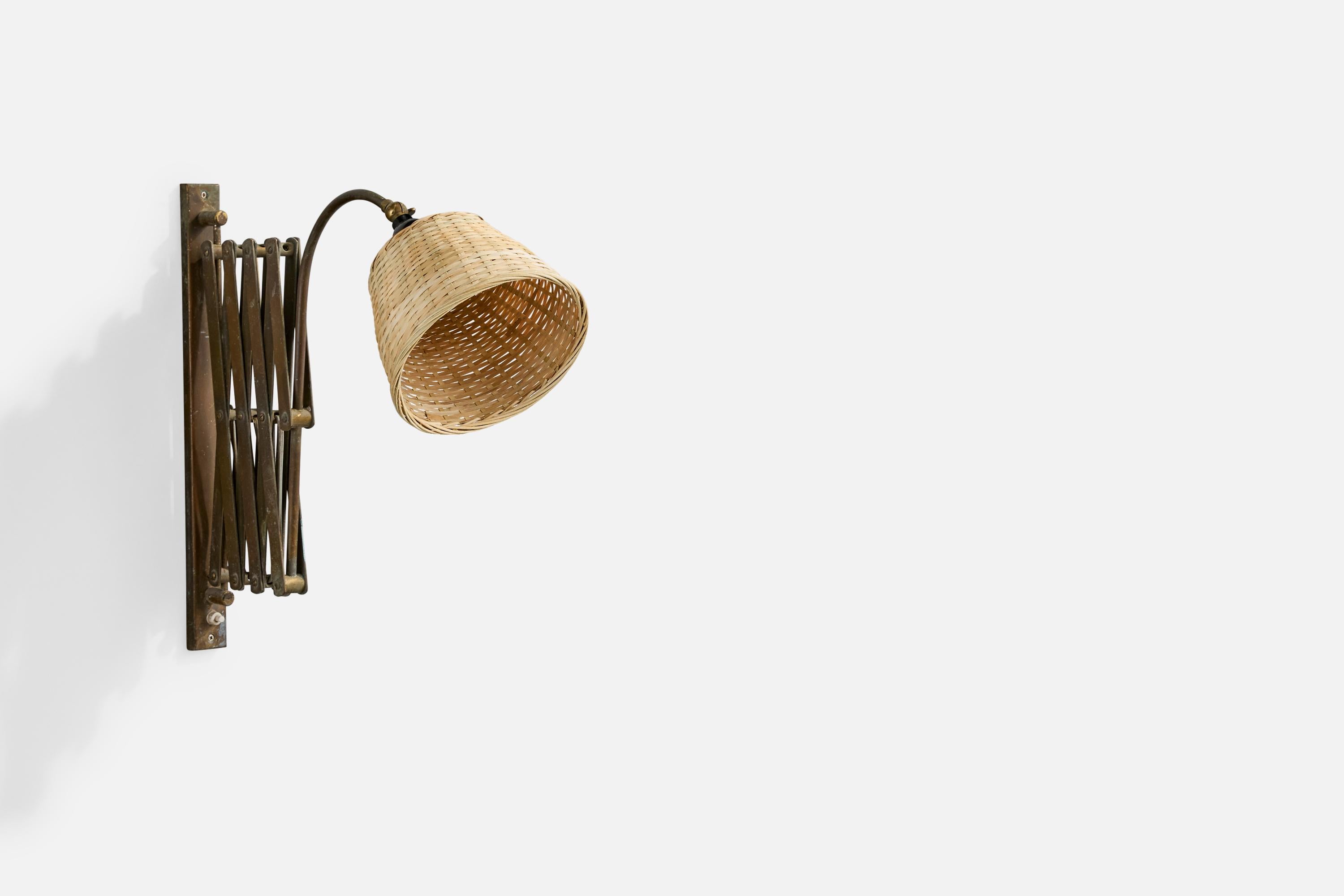 Italian Designer, Wall Light, Brass, Rattan, Wood, Italy, 1940s In Good Condition For Sale In High Point, NC