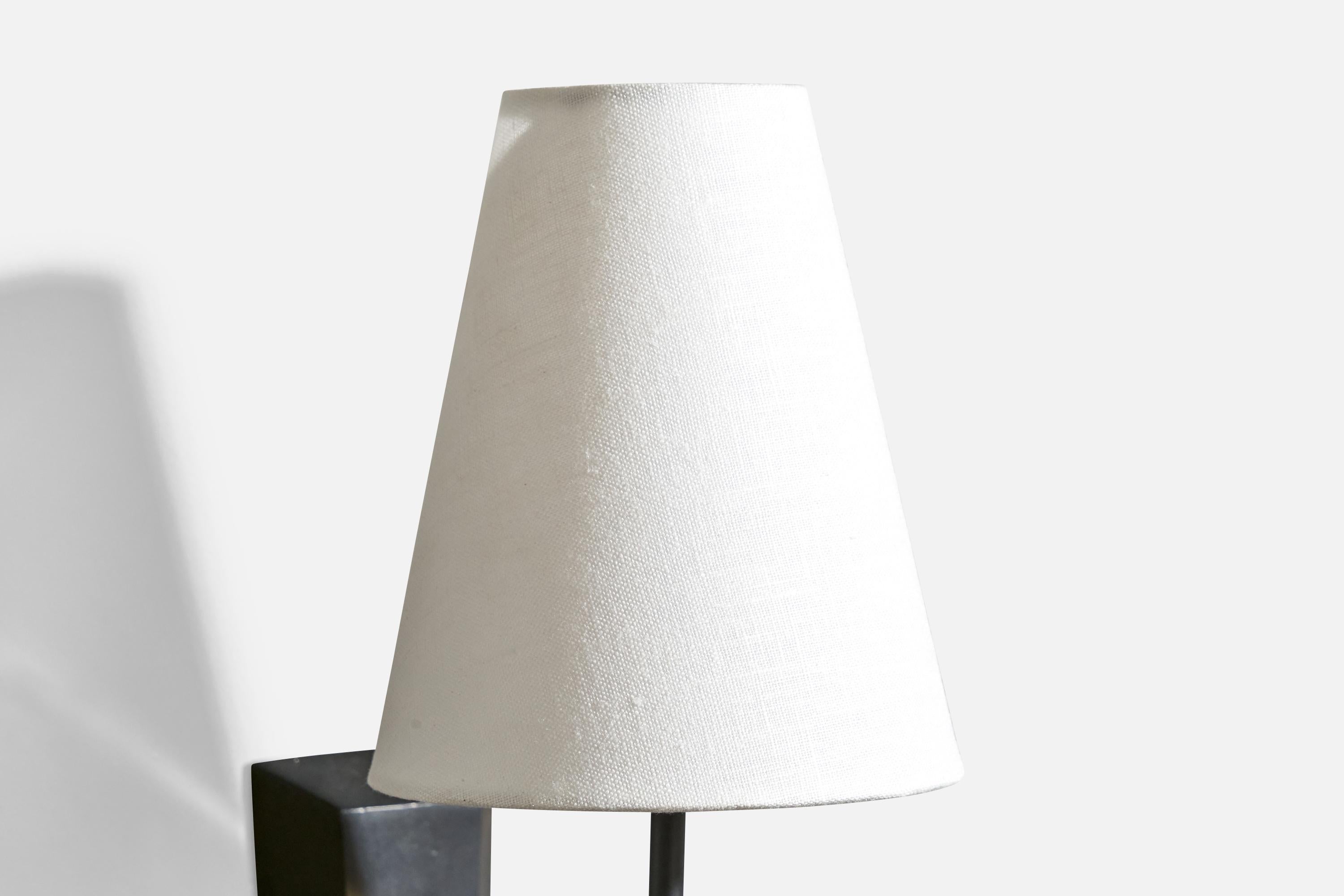Metallo Lampada da parete di design italiano, ottone, teak, metallo, tessuto, Italia, anni '50 in vendita