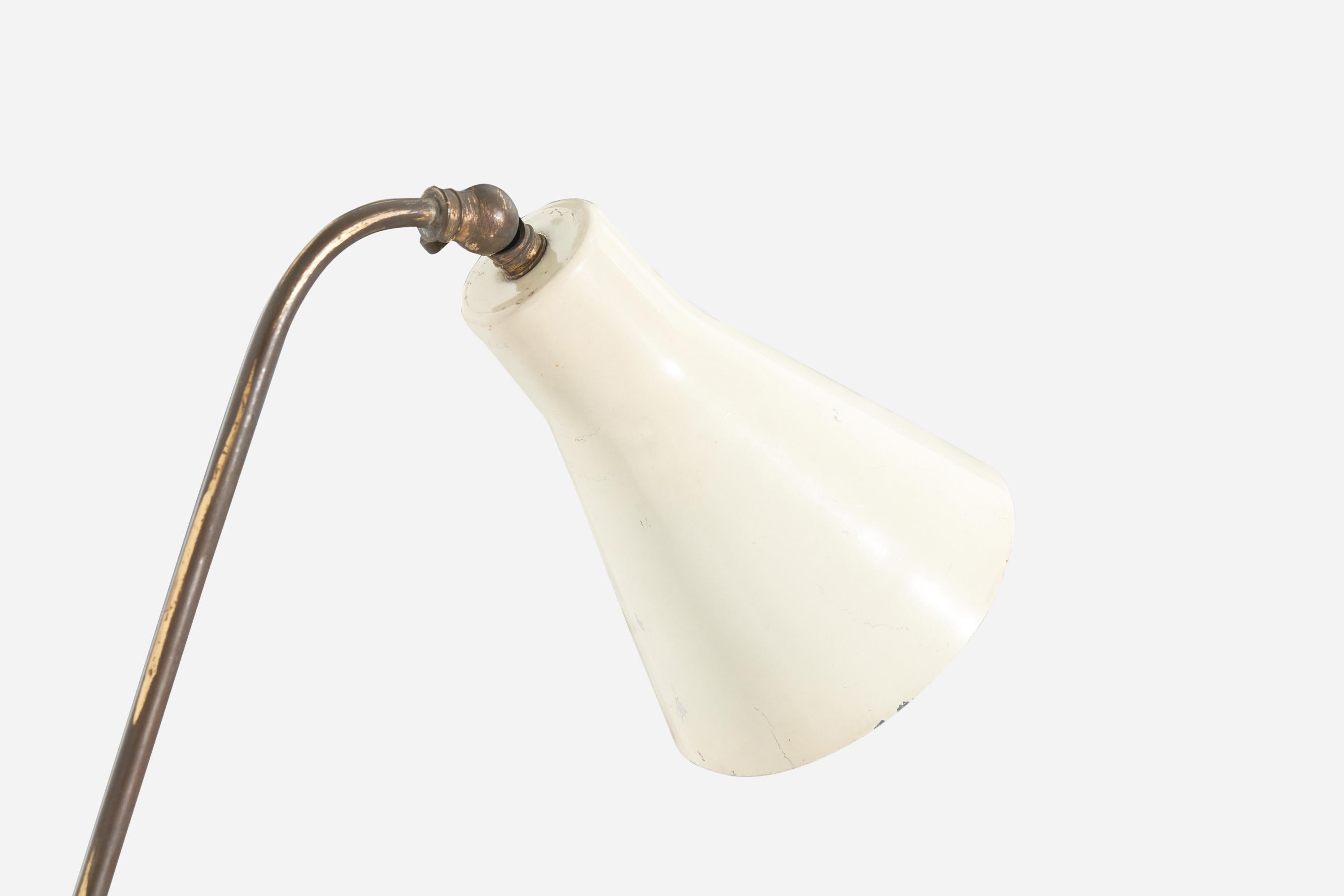 Italian Designer, Wall Light, Brass, White Lacquered Metal, Italy, 1940s In Good Condition For Sale In High Point, NC