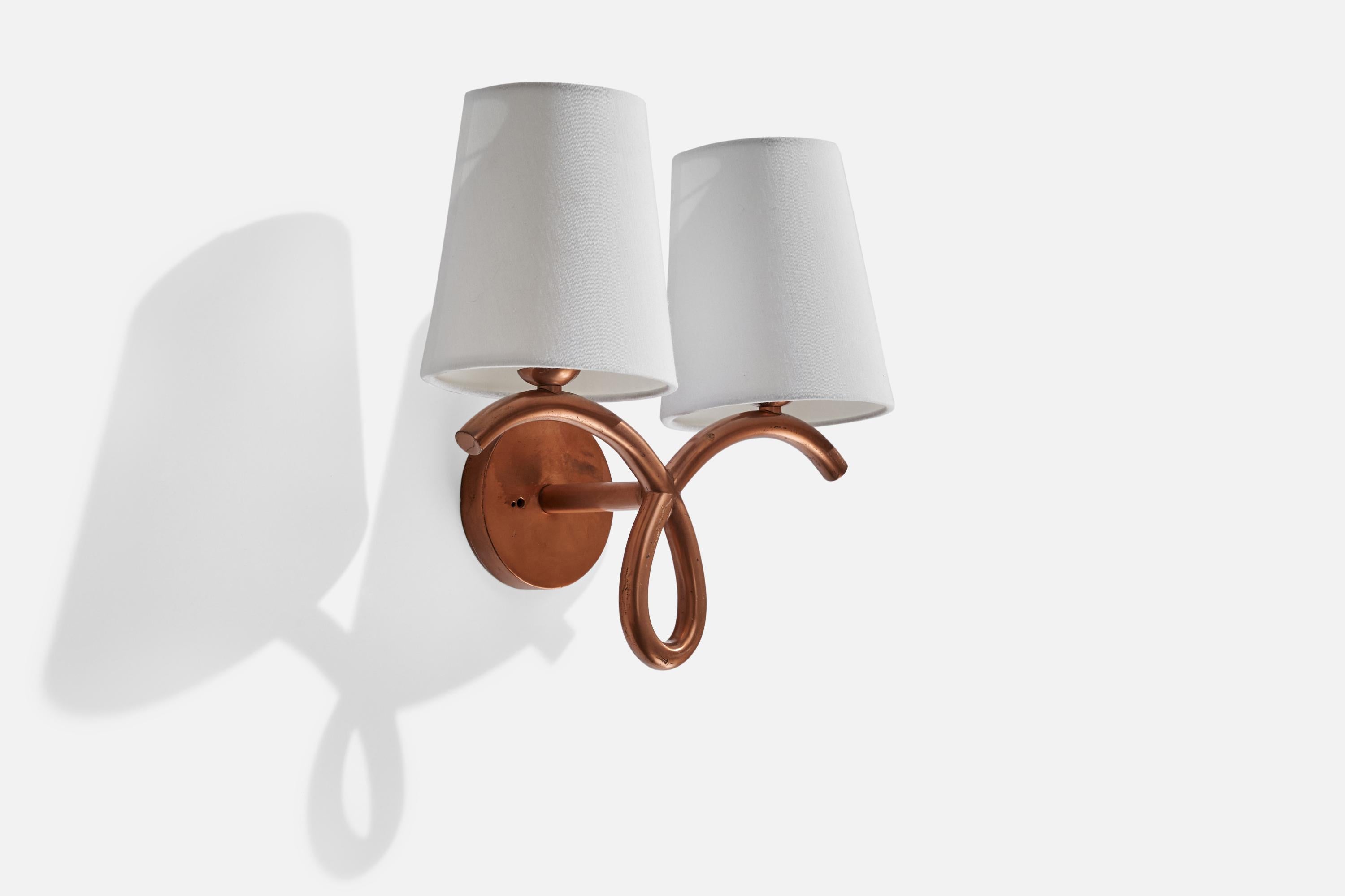A copper and white fabric wall light designed and produced in Italy, c. 1940s.

Overall Dimensions (inches): 12” H x 13” W x 7” D
Back Plate Dimensions (inches): 4” H x 4” W x .75”D
Bulb Specifications: E-14 Bulb
Number of Sockets: 2
All lighting