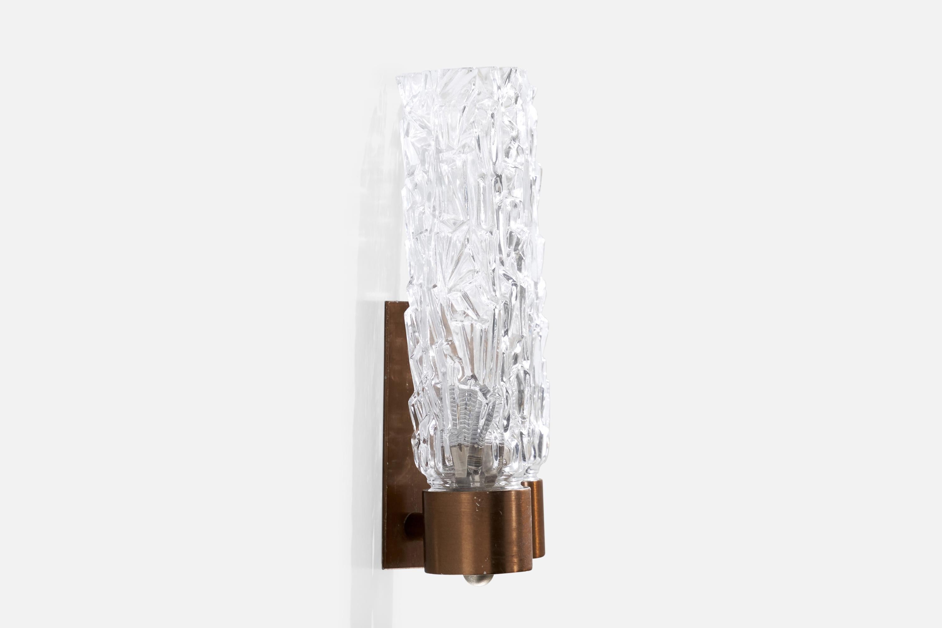 Italian Designer, Wall Light, Copper, Glass, Italy, 1950s In Good Condition For Sale In High Point, NC