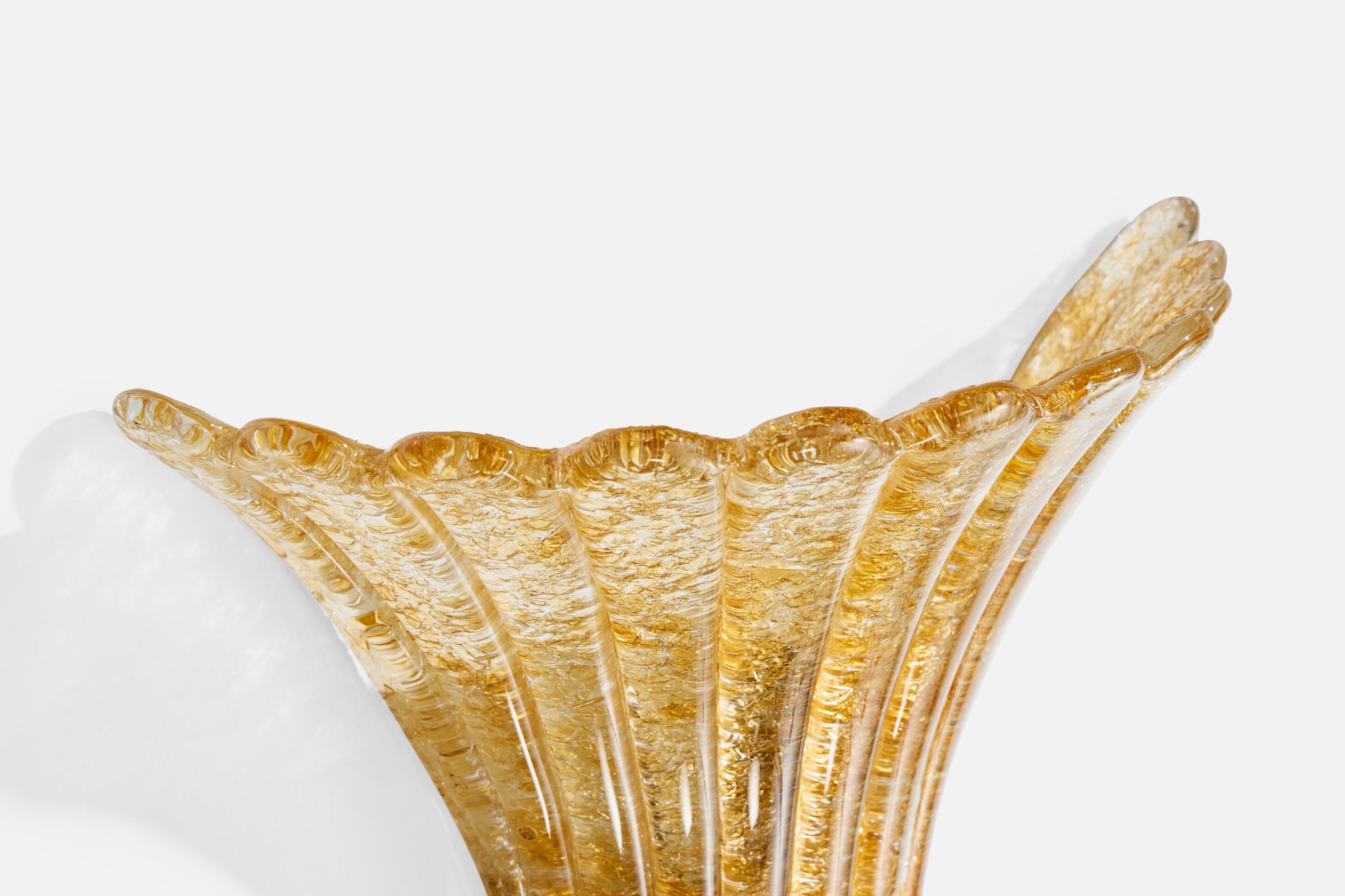 Italienischer Designer, Wandleuchte, Glas, Messing, Italien, 1940er Jahre (Mitte des 20. Jahrhunderts) im Angebot